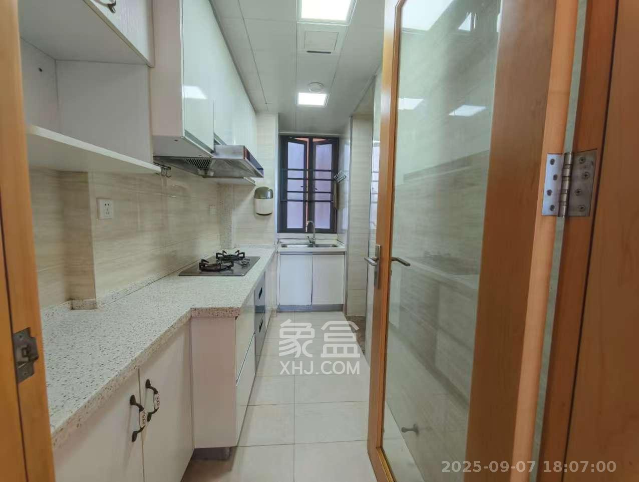 珠江郦城薰衣道  3室2厅1卫    2800.0元/月 珠江郦城薰衣道  3室2厅1卫    2800.0元/月室内图