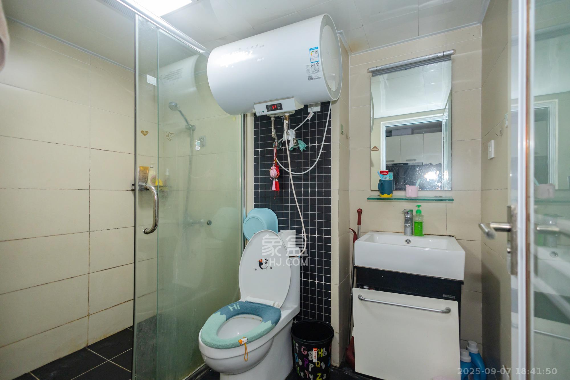 时代星城 1室1厅1卫 16.8万 时代星城 1室1厅1卫 16.8万卫生间