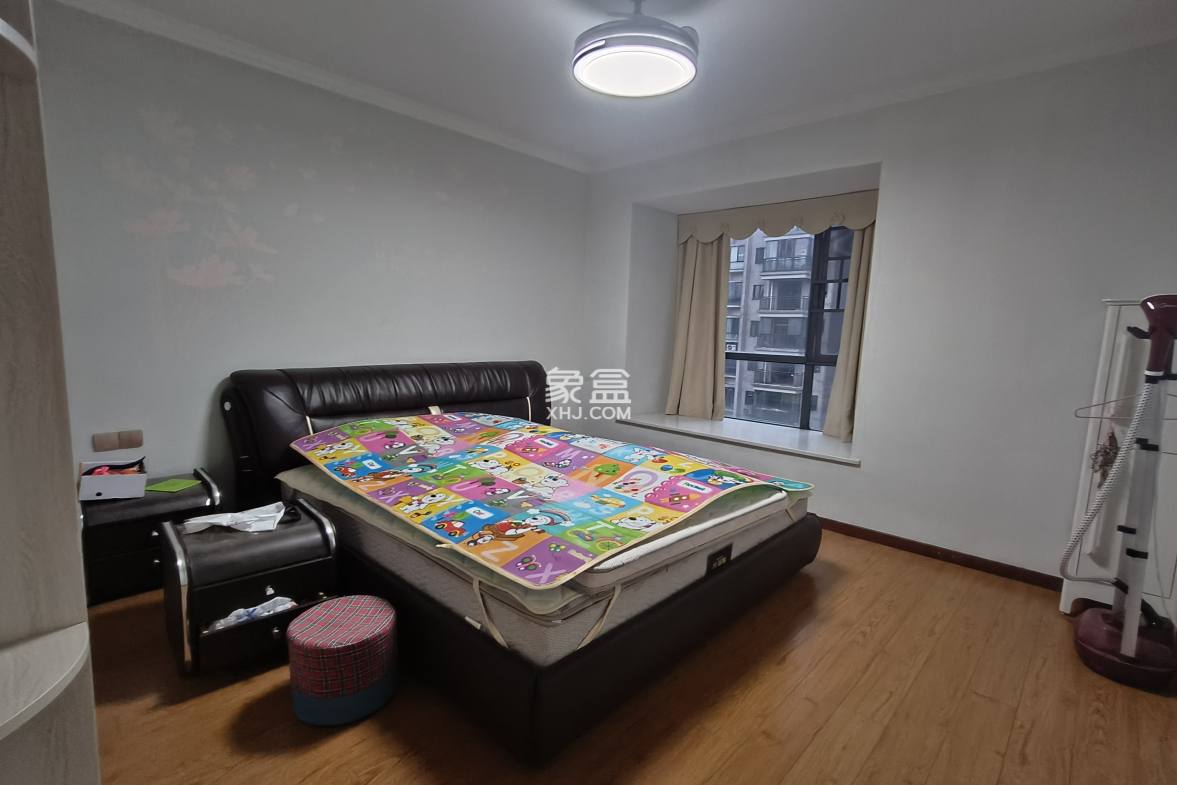 栗源小区 4室2厅2卫 2500.0元/月 栗源小区 4室2厅2卫 2500.0元/月室内图