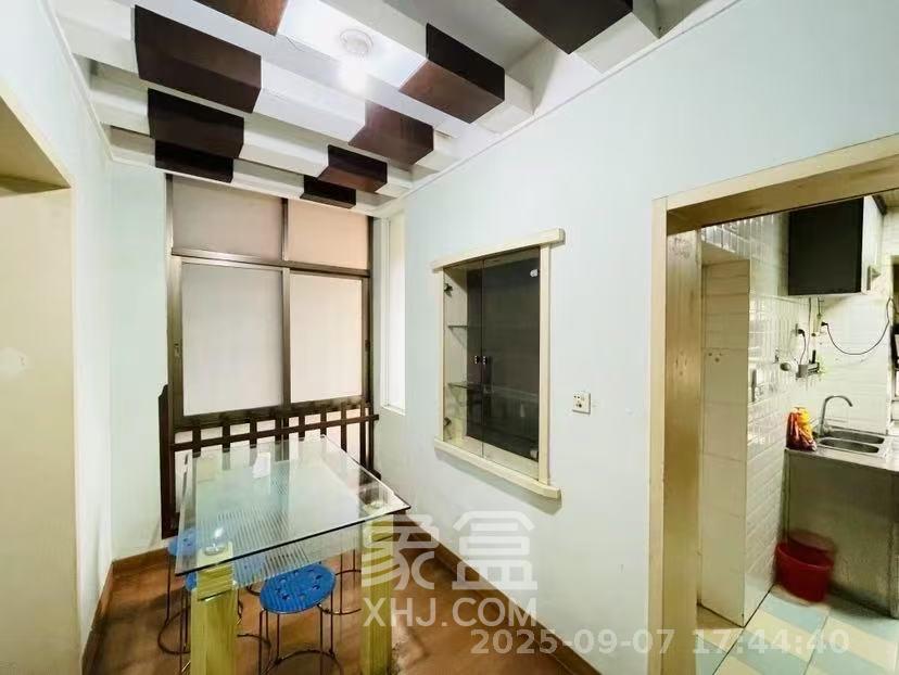 红旗区一片  3室1厅1卫    2400.0元/月室内图