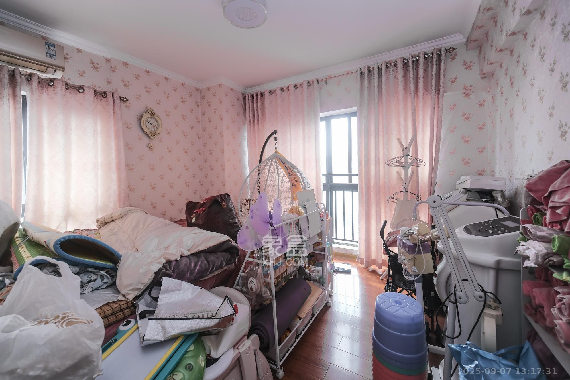 山水湾  3室2厅1卫    66.8万 山水湾  3室2厅1卫    66.8万卧室