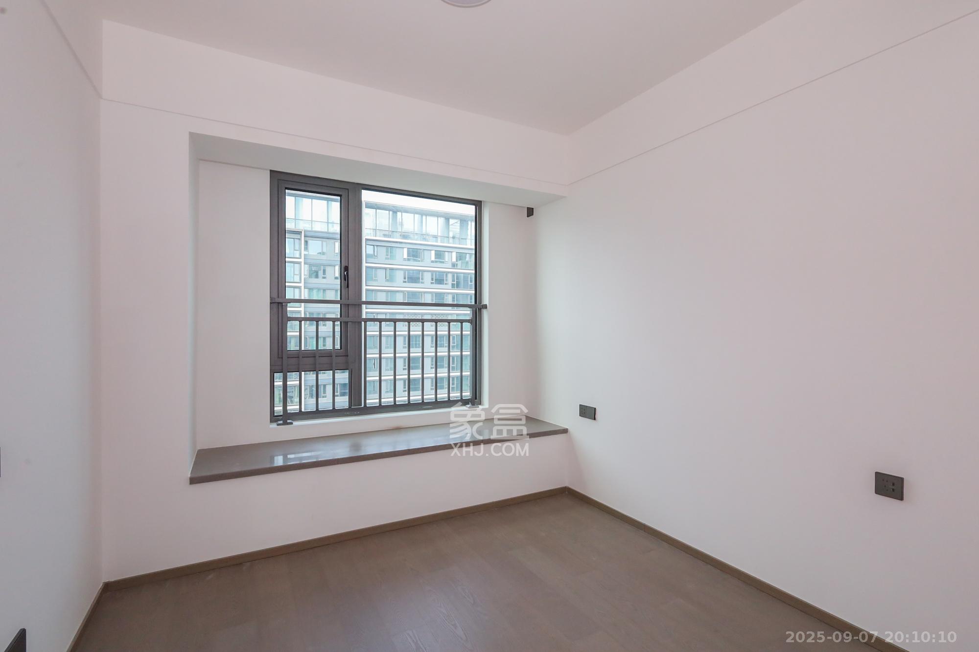 招商蛇口滨江境 4室2厅2卫 398.0万 招商蛇口滨江境 4室2厅2卫 398.0万卧室