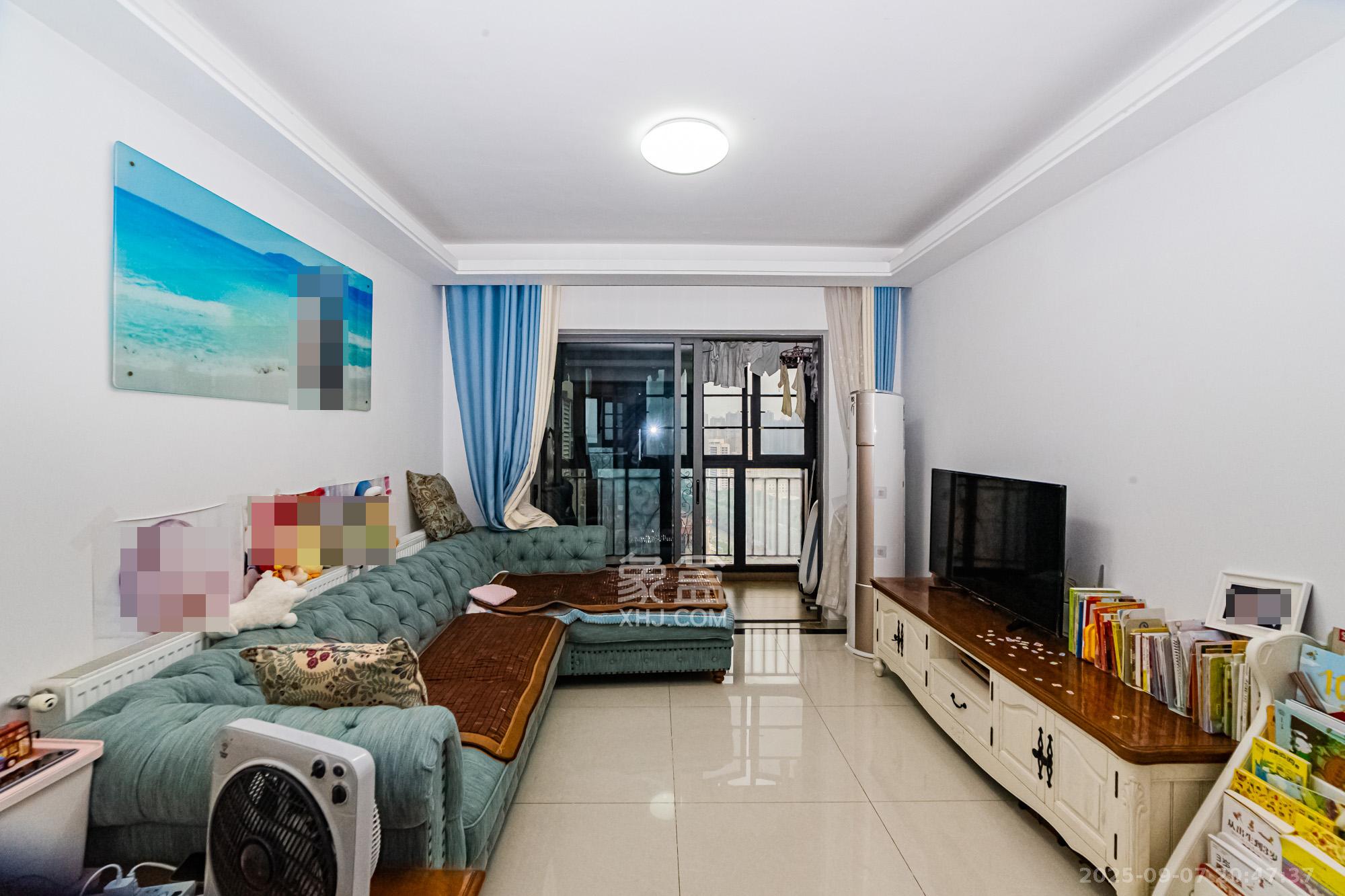 珠江郦城薰衣道  3室2厅1卫    90.0万 珠江郦城薰衣道  3室2厅1卫    90.0万客厅