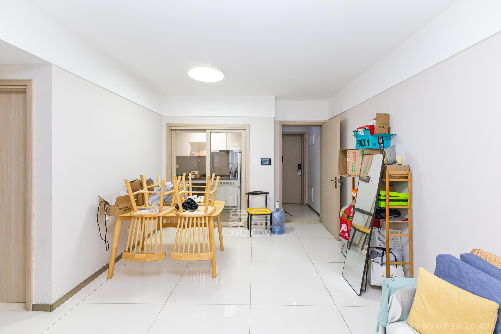 时代倾城三期  2室2厅1卫    64.0万客厅