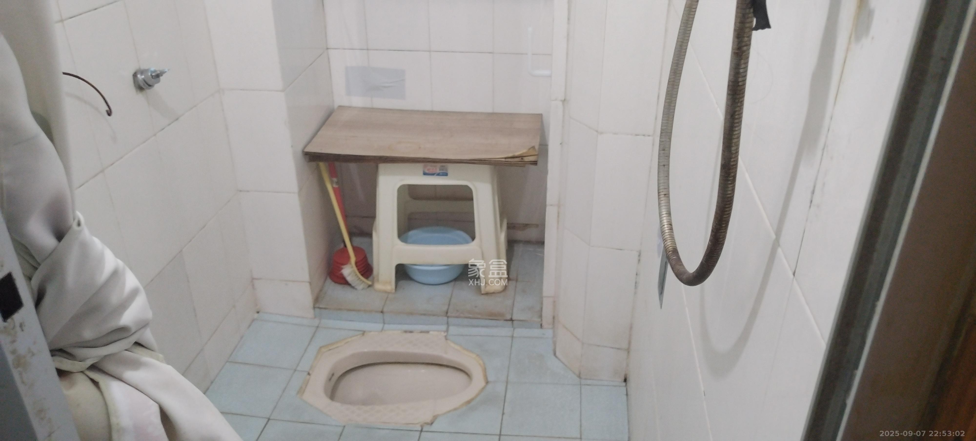 南园小区  2室1厅1卫   1300.00元/月室内图