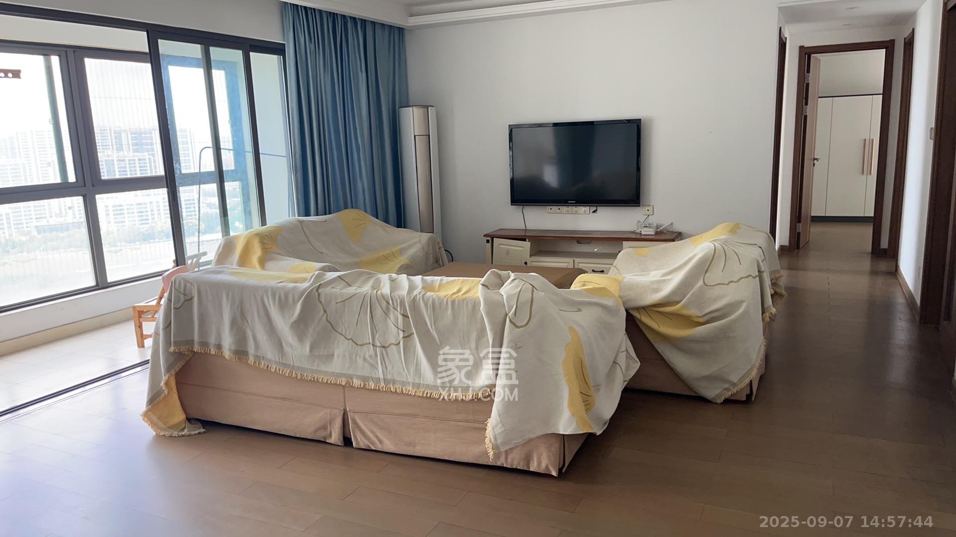 阳光城尚东湾蜜桃园 4室2厅2卫 2900.0元/月 阳光城尚东湾蜜桃园 4室2厅2卫 2900.0元/月室内图