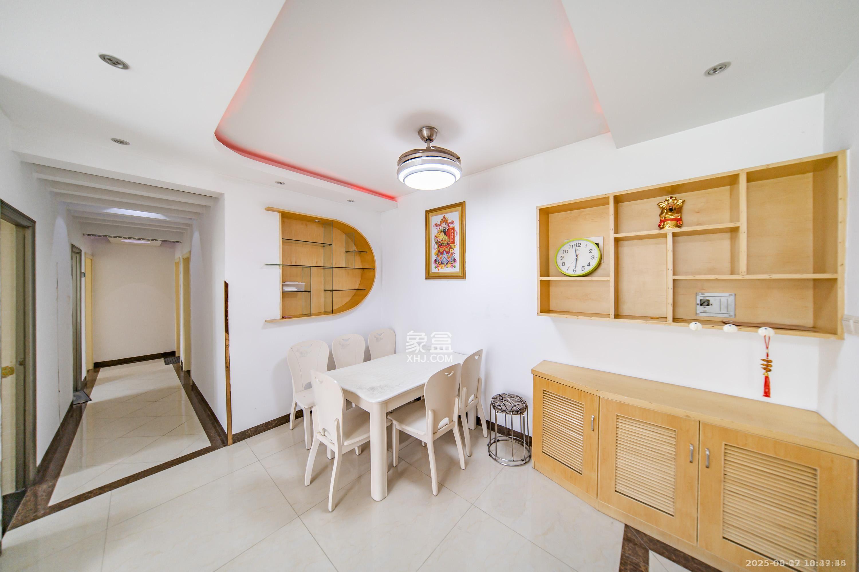 洋湖景园 3室2厅2卫 2800.0元/月 洋湖景园 3室2厅2卫 2800.0元/月室内图