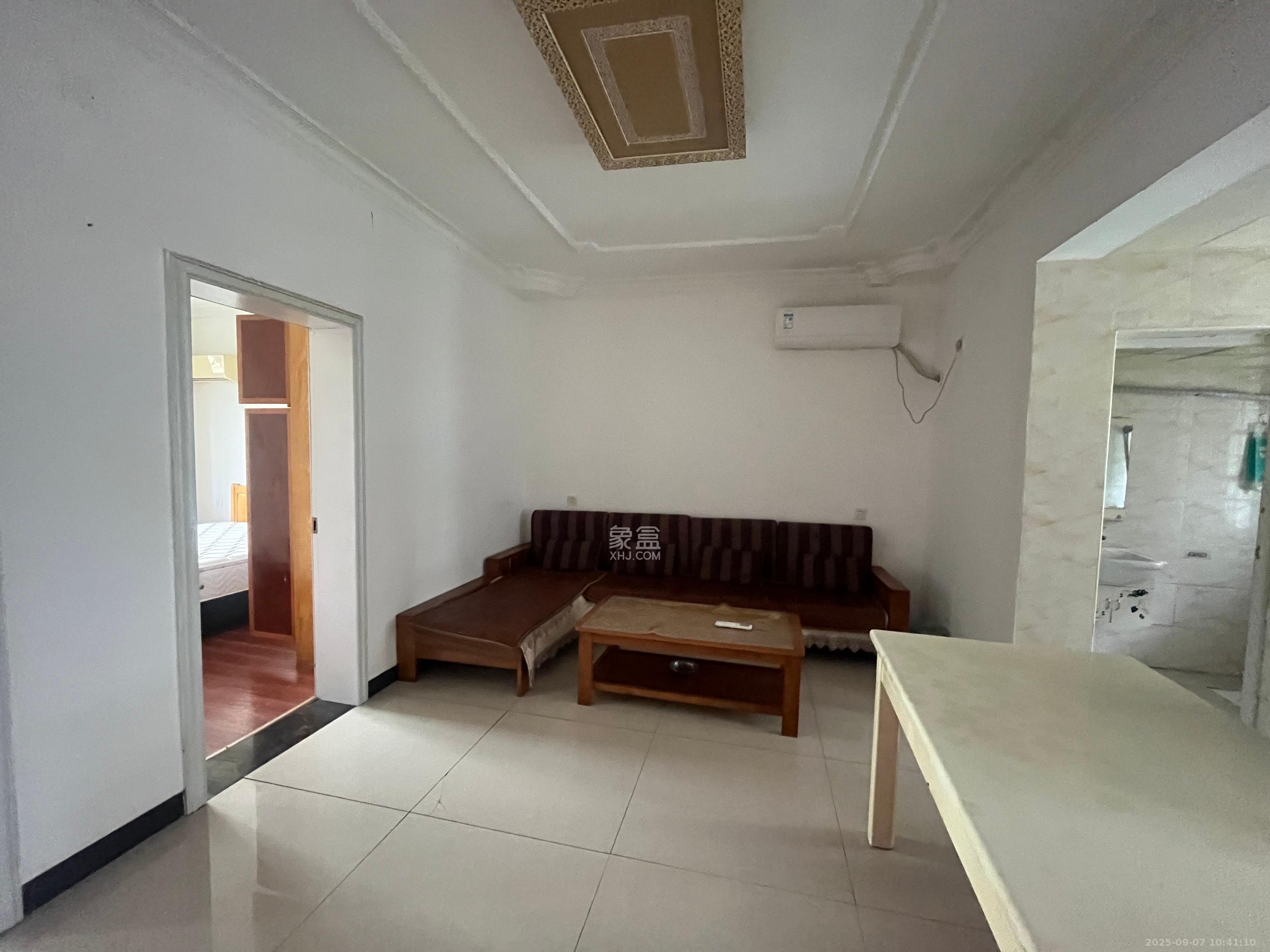 香樟路电信宿舍 3室1厅1卫 1400.0元/月 香樟路电信宿舍 3室1厅1卫 1400.0元/月室内图