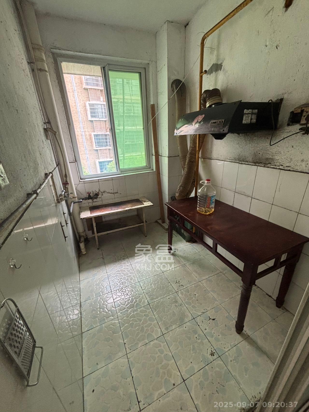 恩瑞麓山名园（龙王港小区）  3室2厅1卫    1500.0元/月室内图