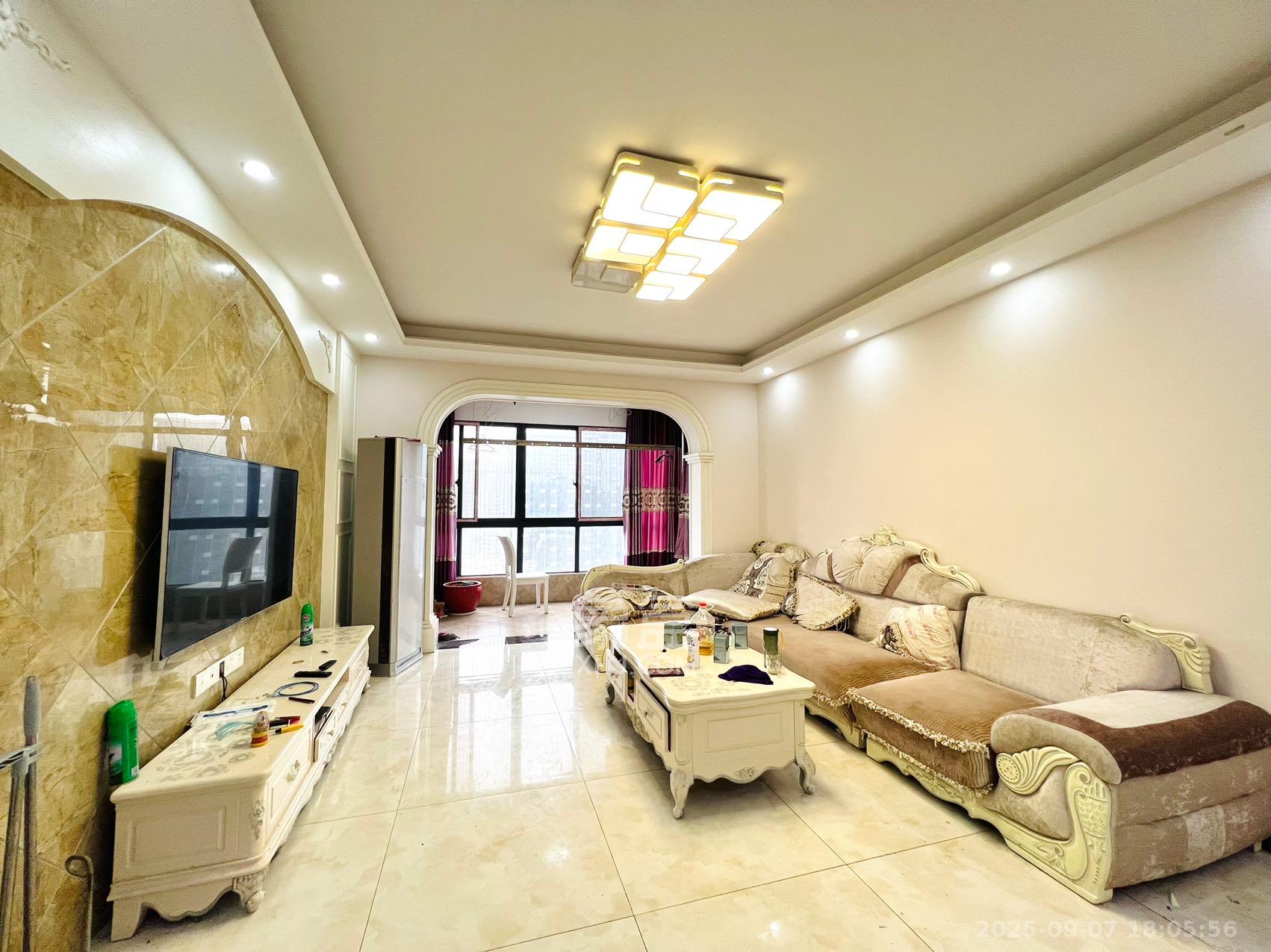 中南红领邦(红星嘉和苑)  3室2厅2卫    2600.0元/月 中南红领邦(红星嘉和苑)  3室2厅2卫    2600.0元/月室内图