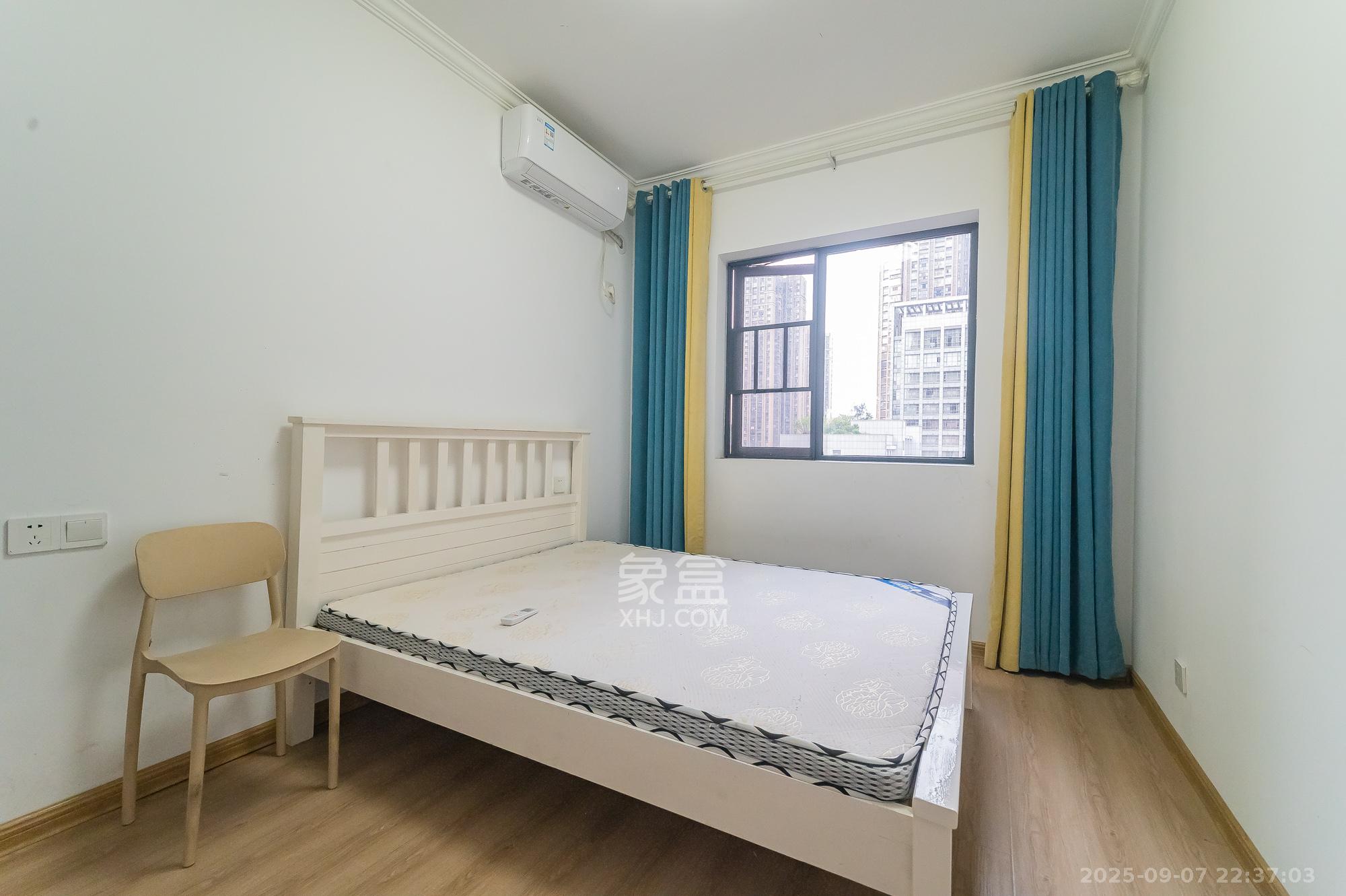 恒基凯旋门三期  3室2厅2卫    89.8万卧室