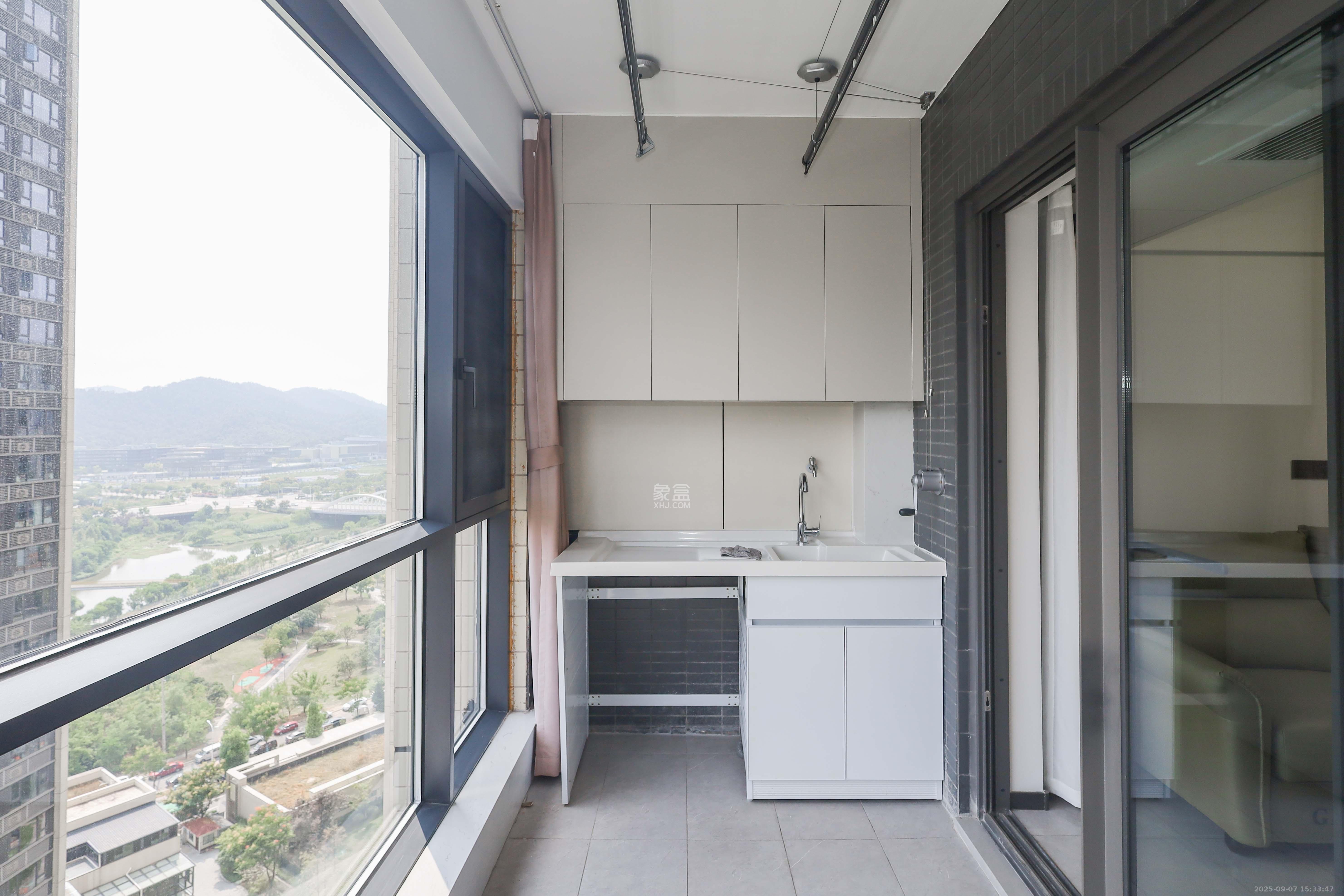 时代梅溪领峰  3室2厅2卫    160.0万阳台