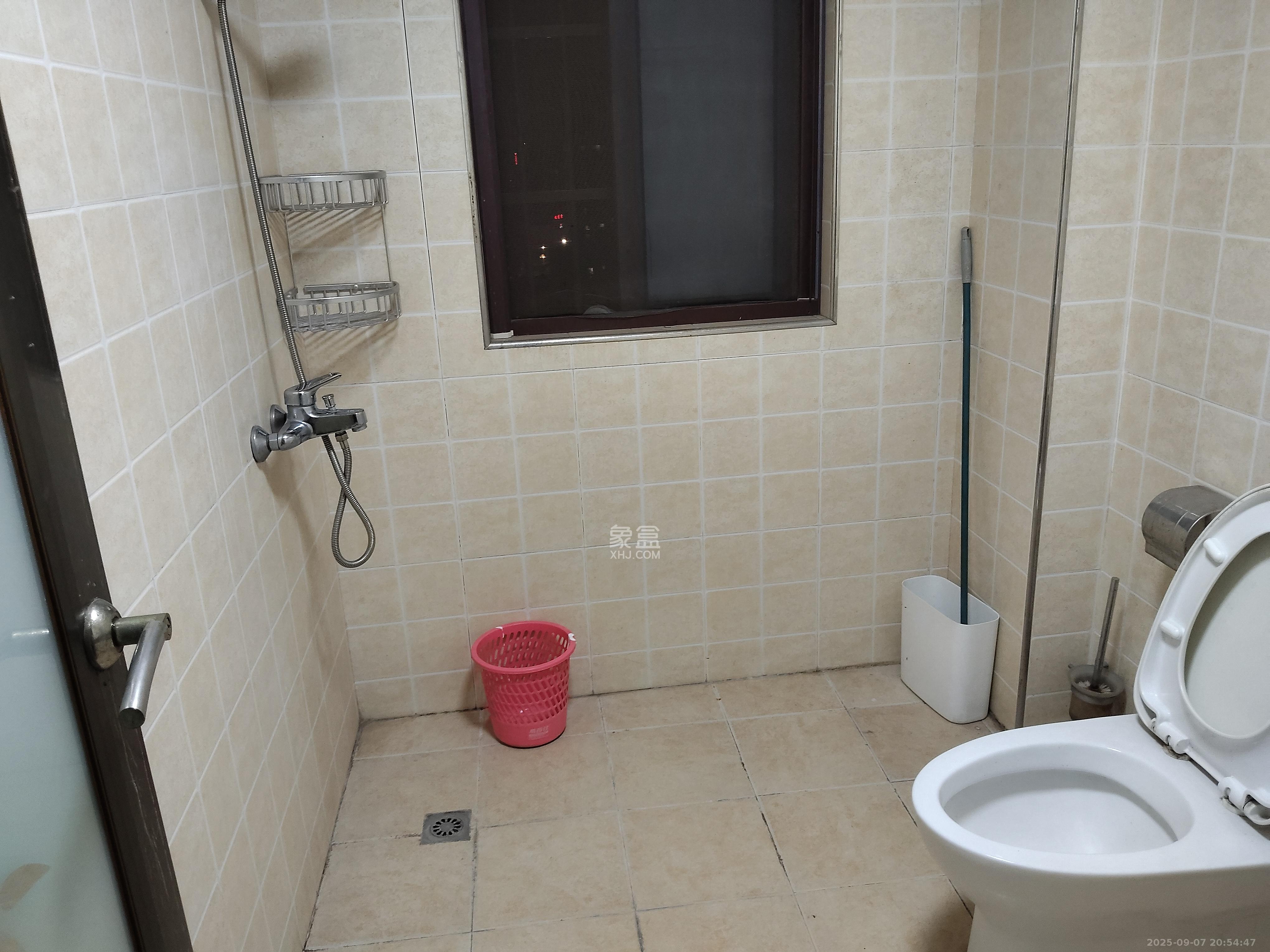 保利麓谷林语E区  3室2厅2卫    2600.0元/月 保利麓谷林语E区  3室2厅2卫    2600.0元/月室内图