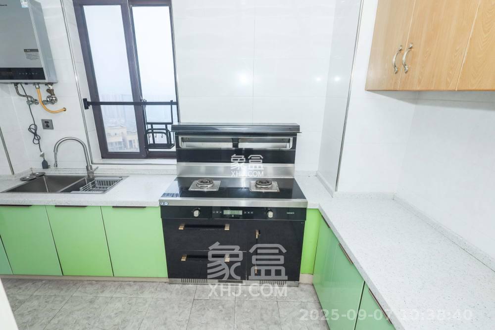 保利麓谷林语E区  4室2厅2卫   2800.00元/月