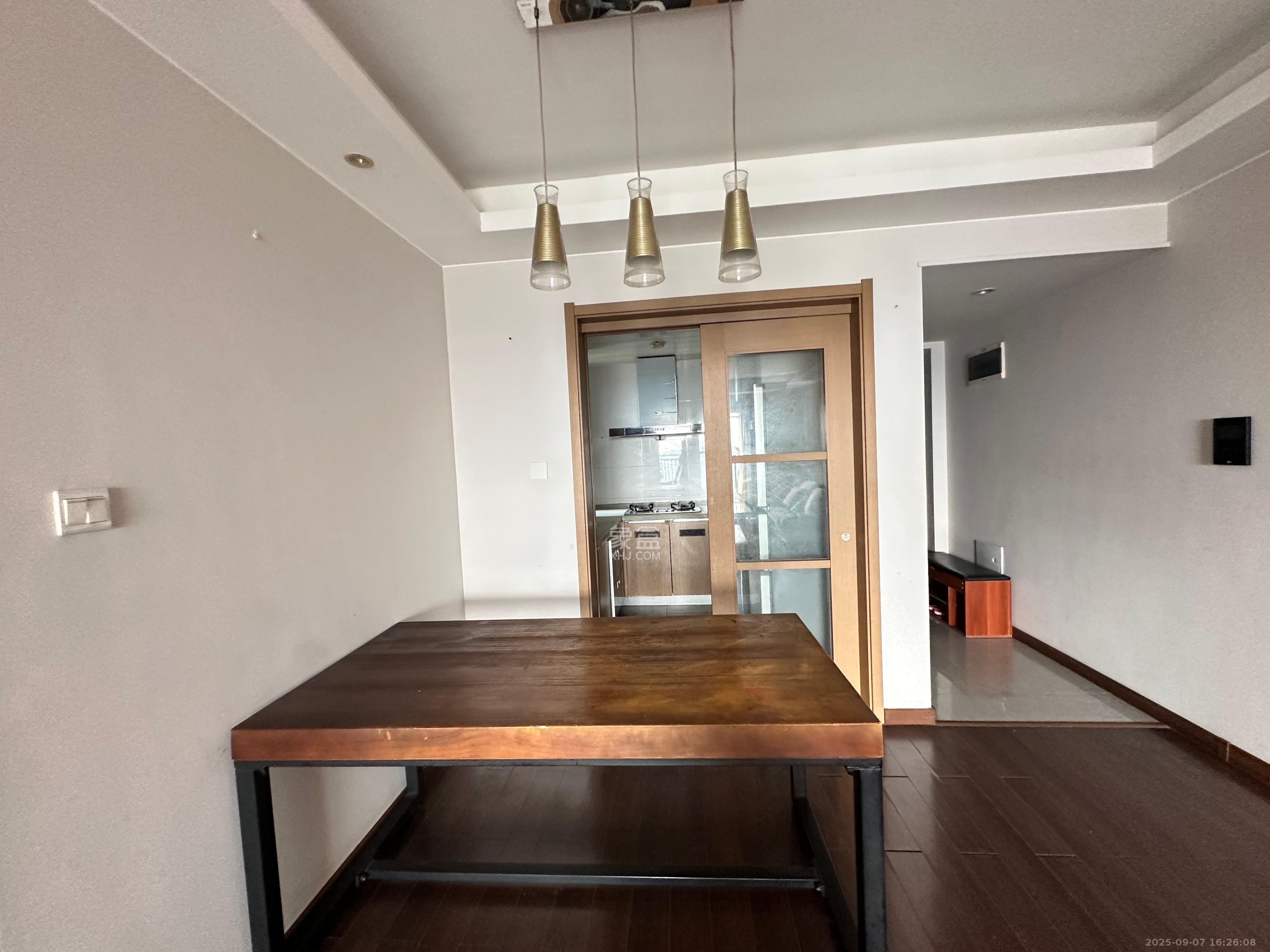 万科白鹭郡  3室2厅1卫    2700.0元/月室内图