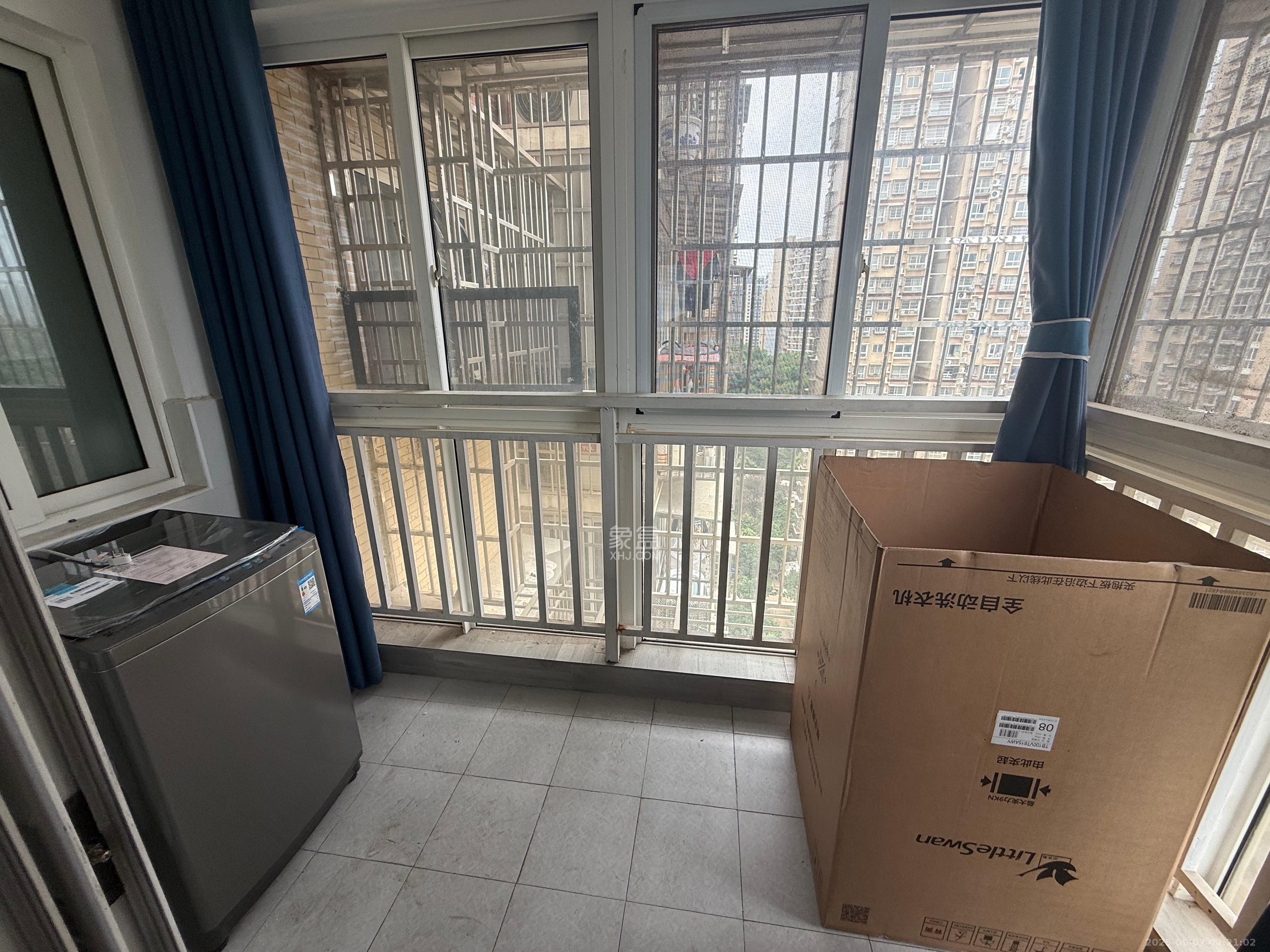 谷山乐园三期  3室2厅2卫    1800.0元/月 谷山乐园三期  3室2厅2卫    1800.0元/月室内图