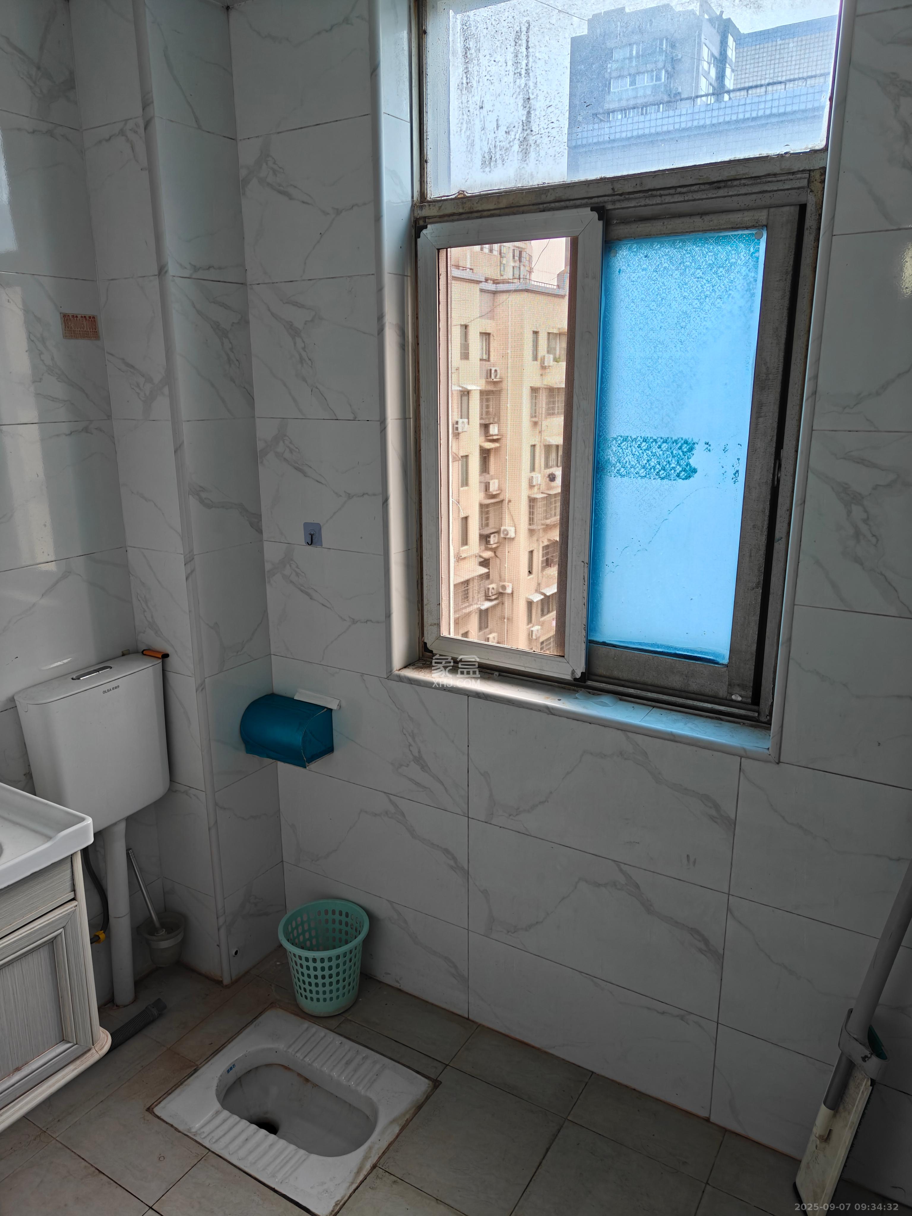 下民航宿舍  3室1厅1卫    1300.0元/月 下民航宿舍  3室1厅1卫    1300.0元/月室内图