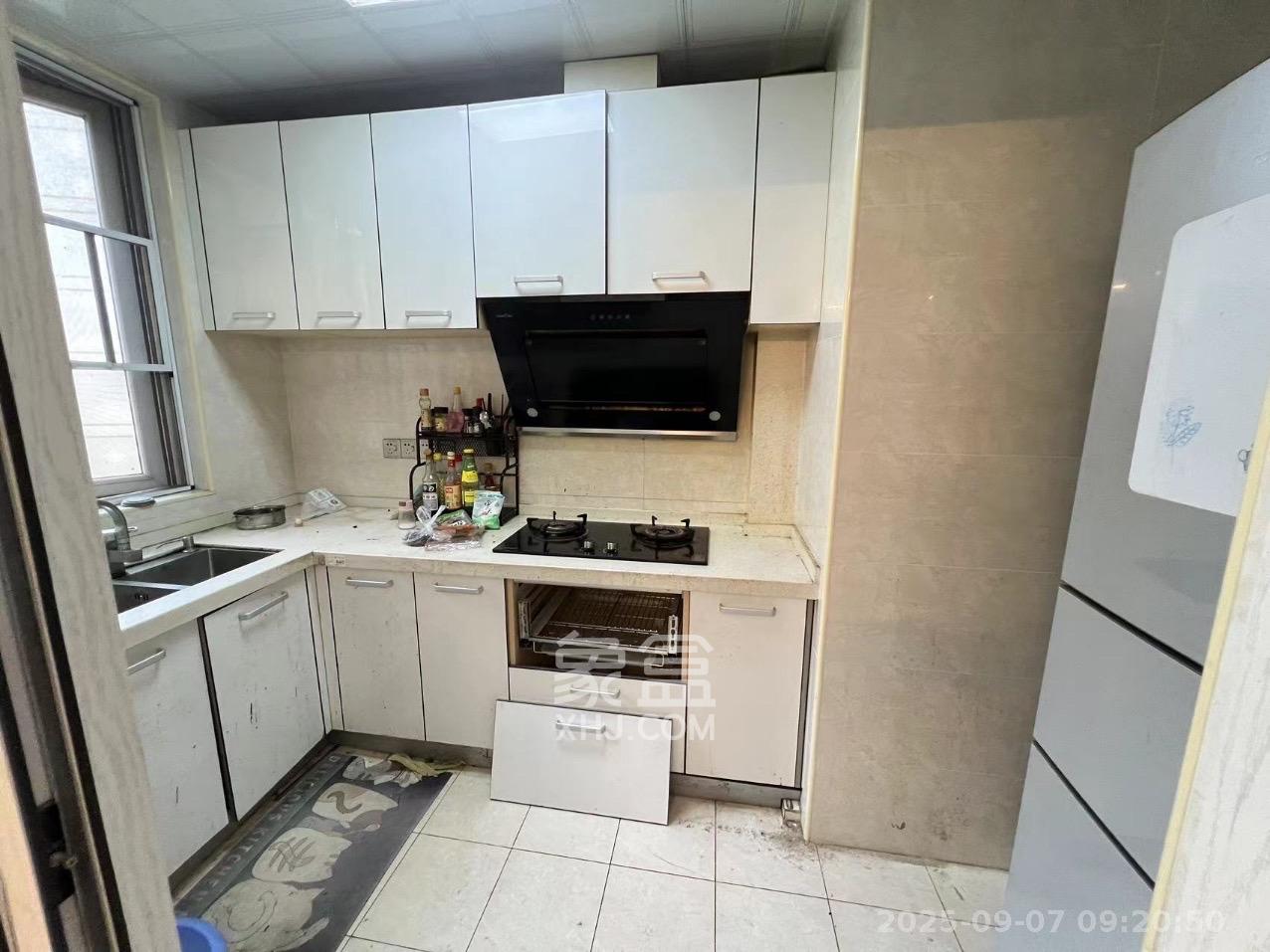 金地格林公馆  3室2厅2卫    3200.0元/月室内图