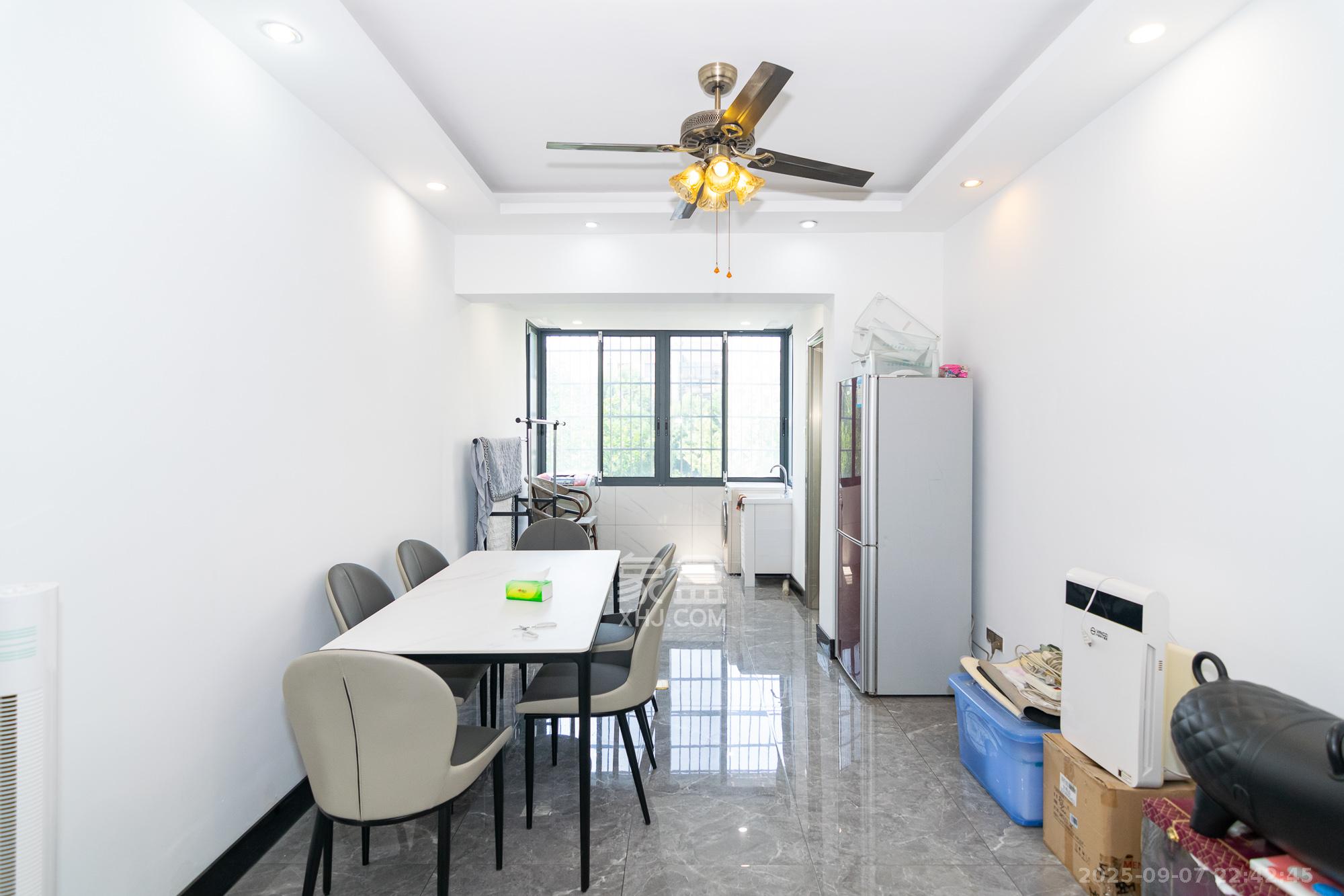 中新森林海 3室2厅2卫 80.8万 中新森林海 3室2厅2卫 80.8万客厅