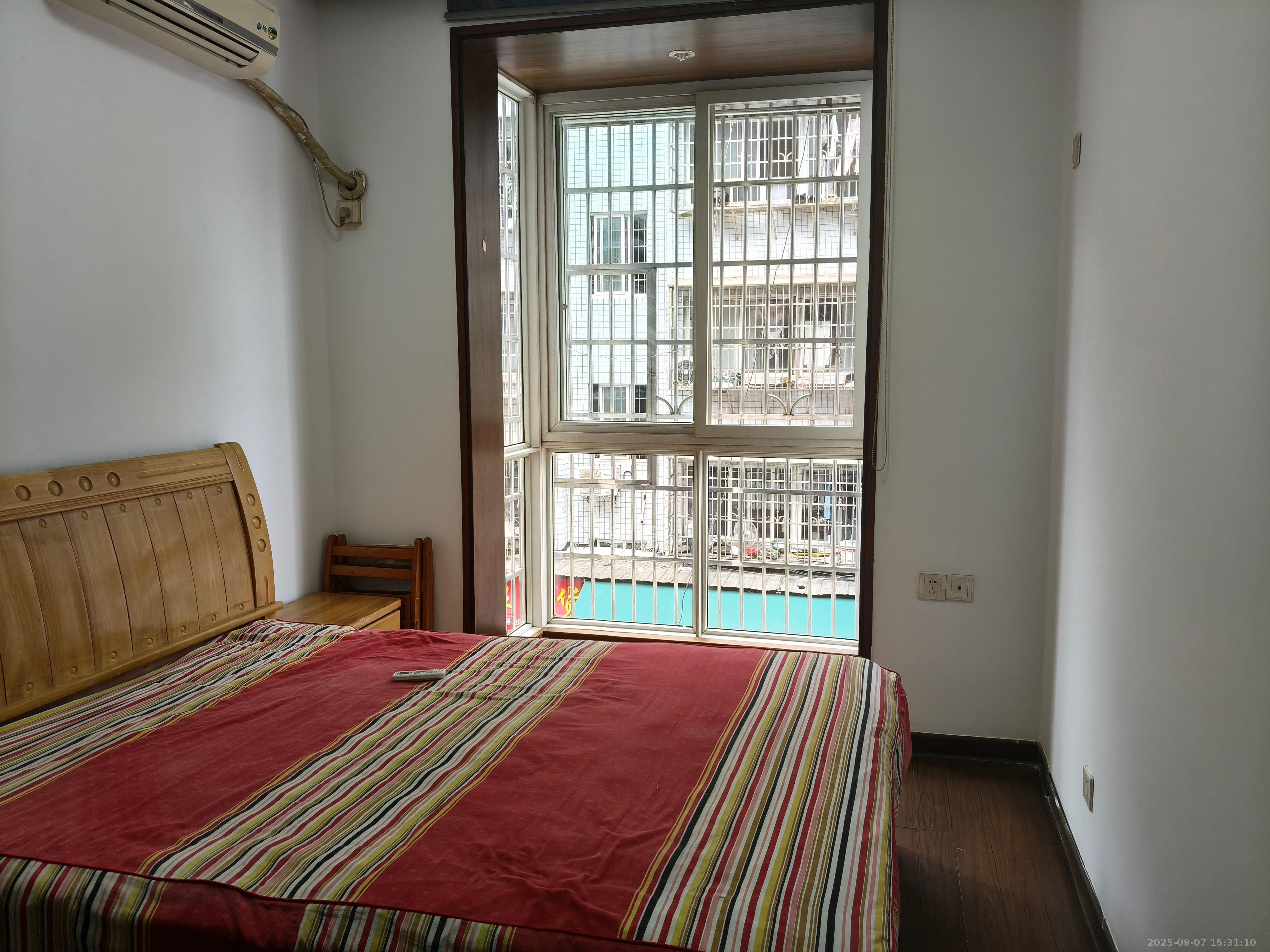 高桥粮油市场（高桥一号小区）  3室1厅1卫    2000.0元/月室内图