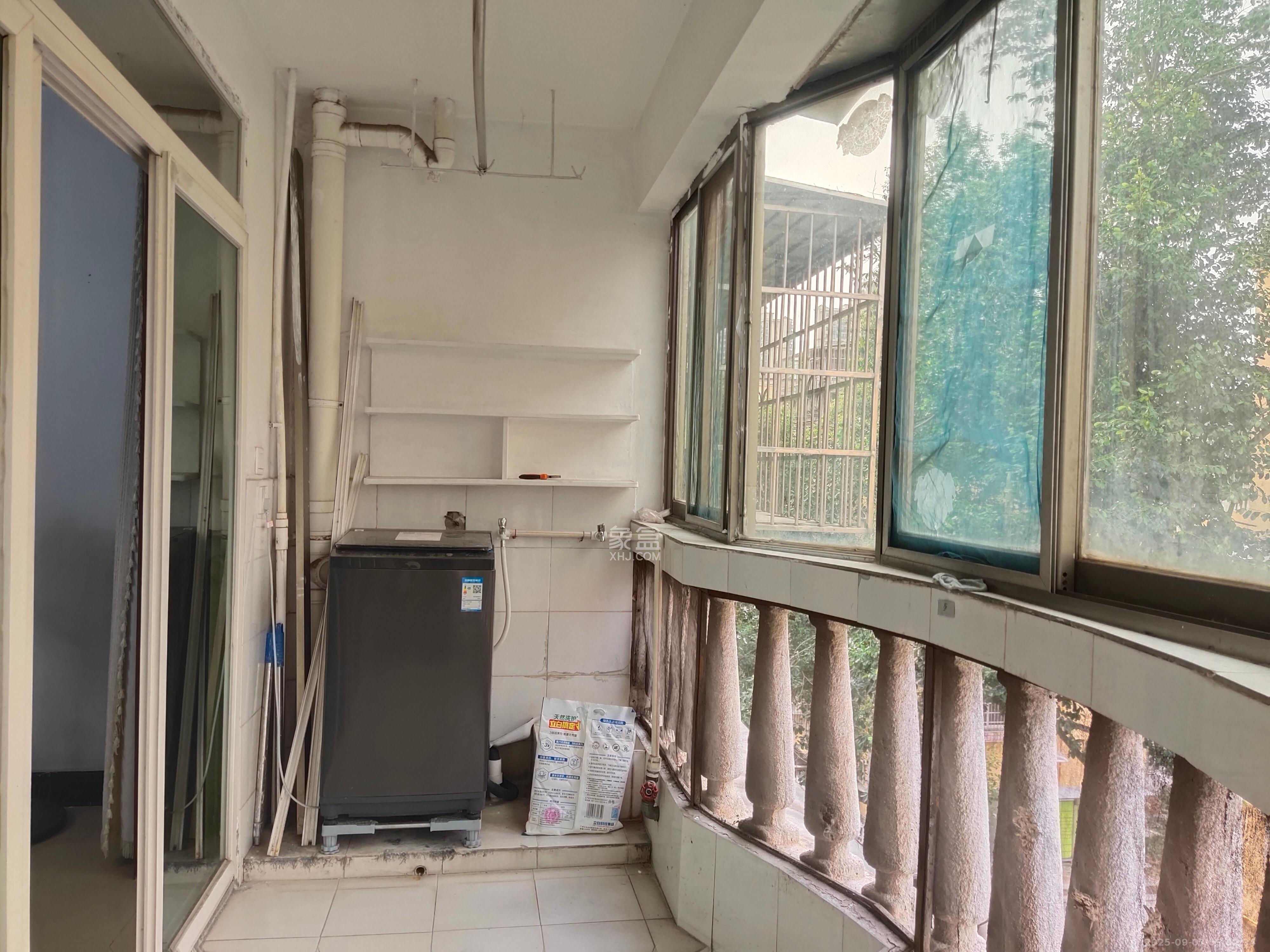 御景龙城  3室2厅2卫    1900.0元/月室内图