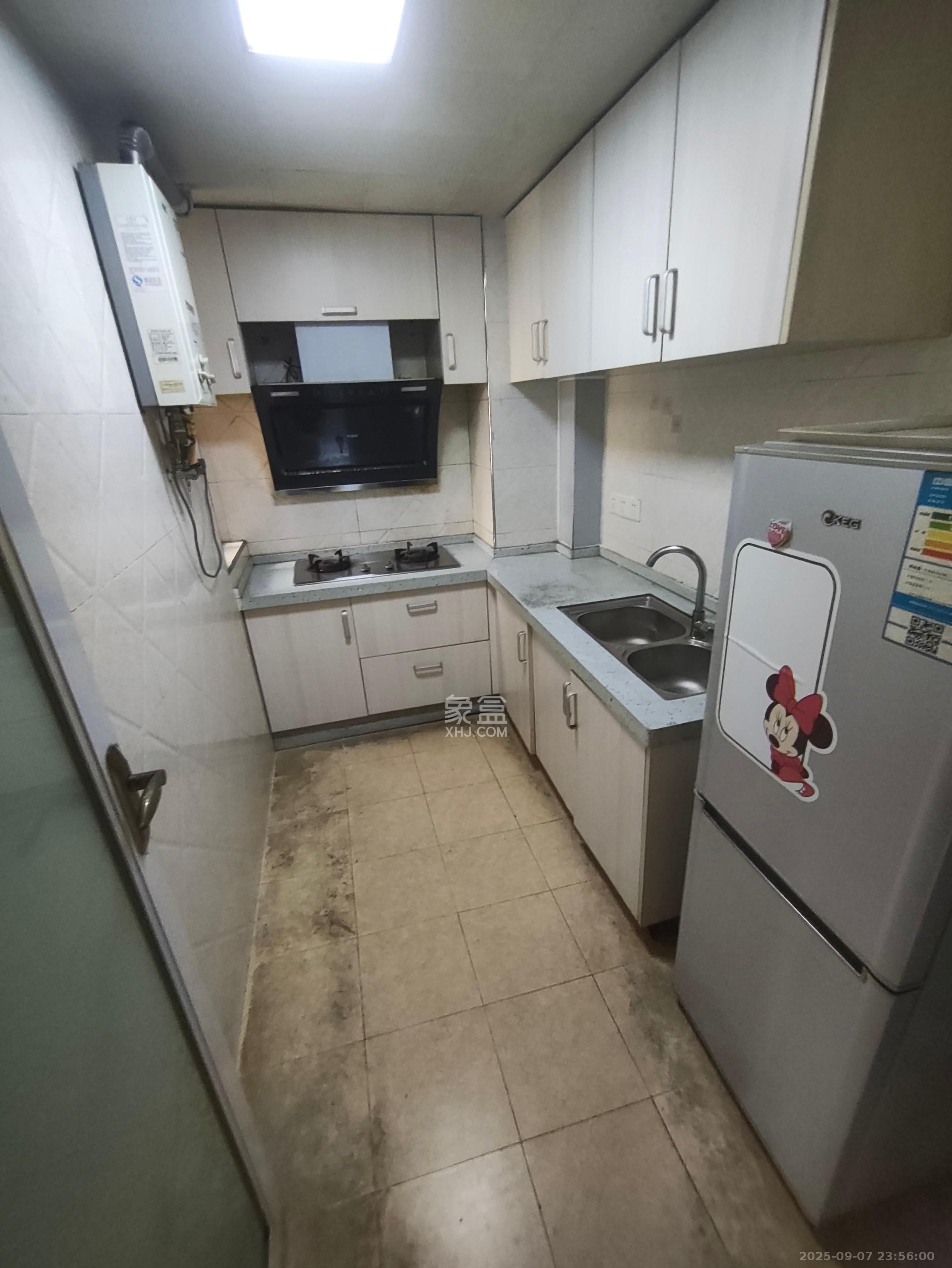 摩天一号 1室1厅1卫 1800.0元/月 摩天一号 1室1厅1卫 1800.0元/月室内图