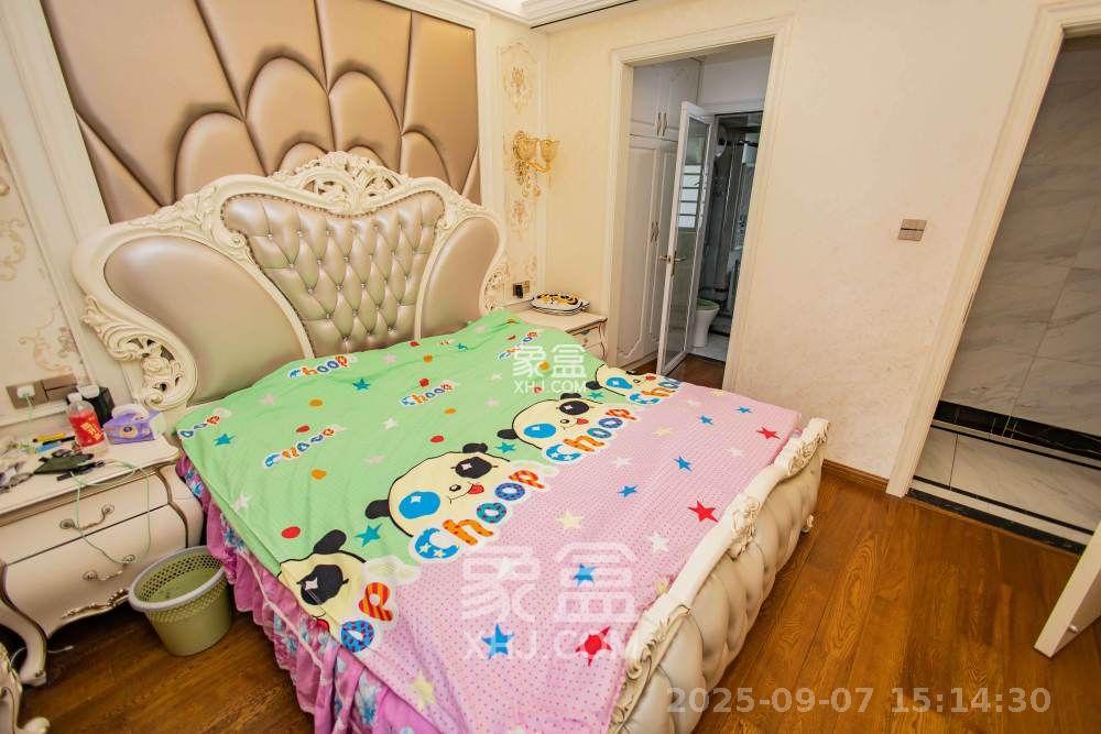 天麓尚层  4室2厅2卫    3200.0元/月室内图