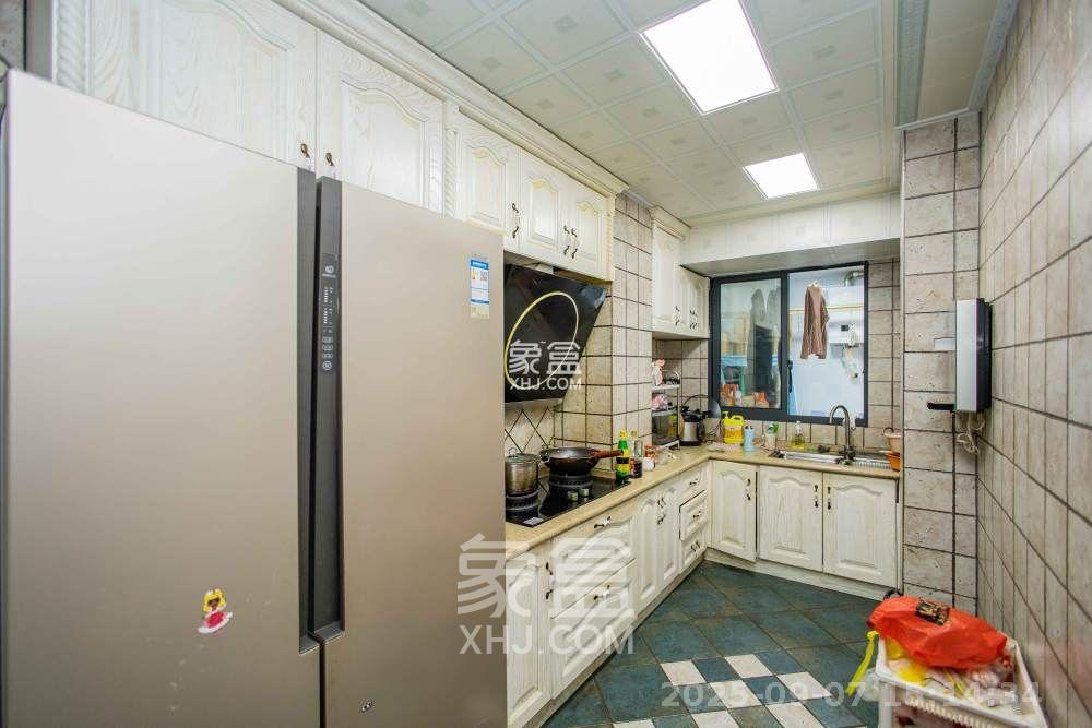 天麓尚层 4室2厅2卫 3200.0元/月 天麓尚层 4室2厅2卫 3200.0元/月室内图