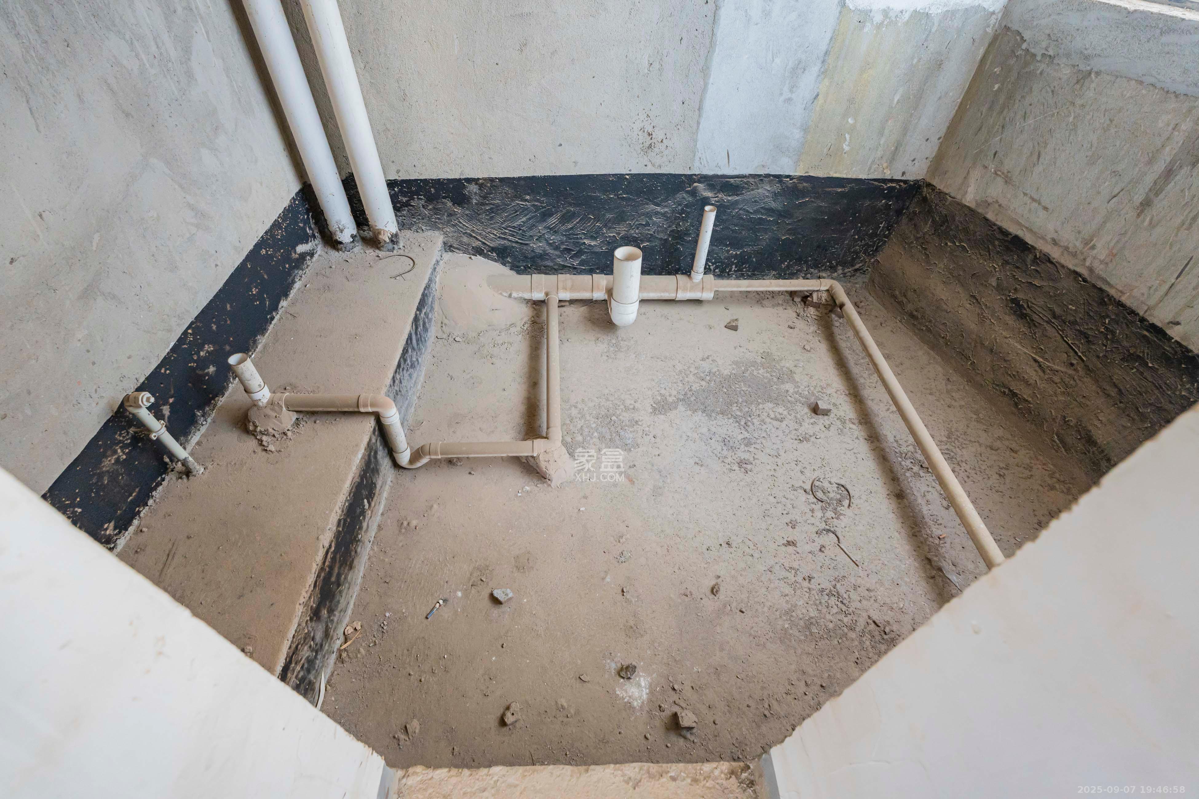 藏珑湖上国际花园  4室2厅2卫    288.0万 藏珑湖上国际花园  4室2厅2卫    288.0万卫生间