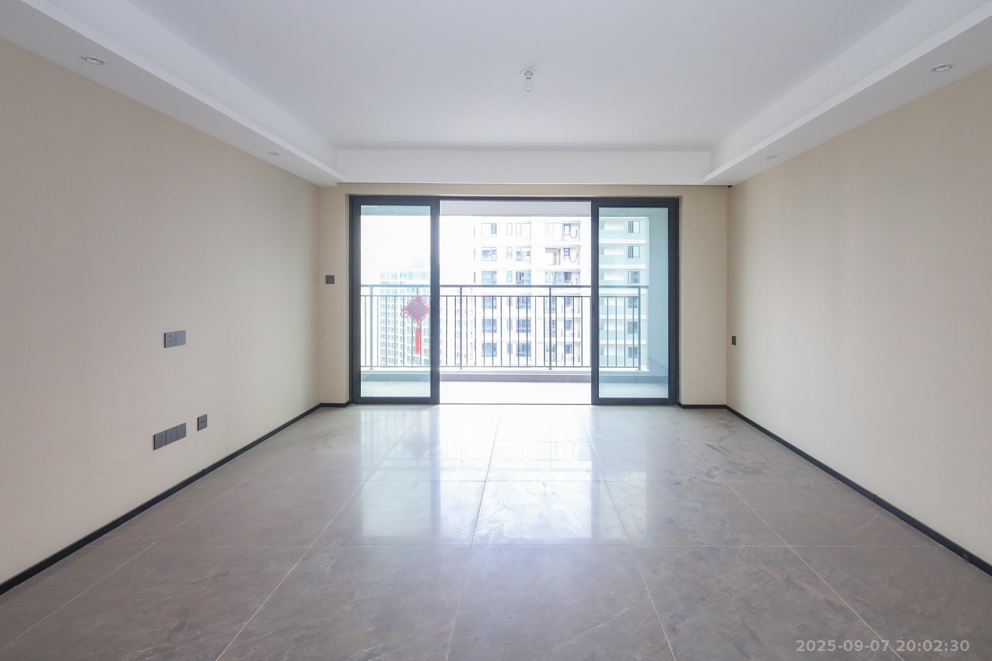 万科森林公园 4室2厅2卫 180.0万 万科森林公园 4室2厅2卫 180.0万客厅