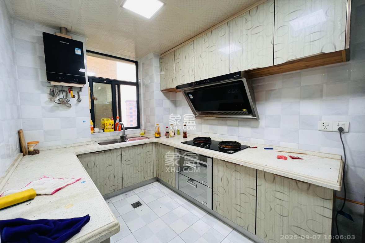 中南红领邦(红星嘉和苑)  3室2厅2卫    2600.0元/月 中南红领邦(红星嘉和苑)  3室2厅2卫    2600.0元/月室内图