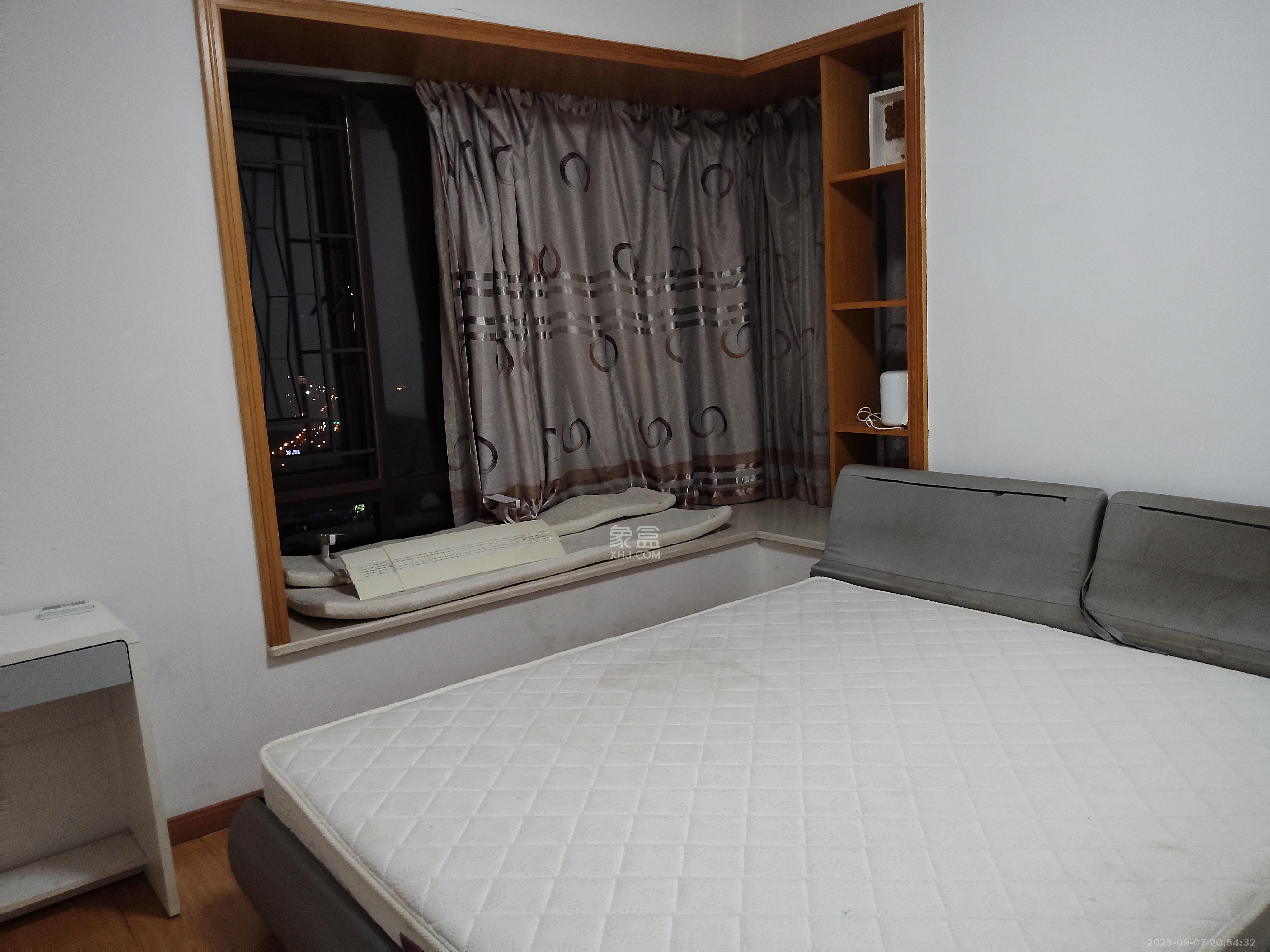 保利麓谷林语E区  3室2厅2卫    2600.0元/月 保利麓谷林语E区  3室2厅2卫    2600.0元/月室内图