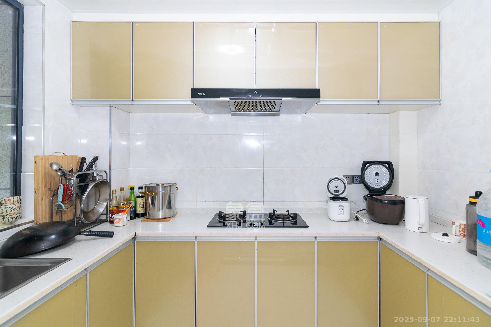 联诚现代城  3室2厅1卫    51.8万厨房