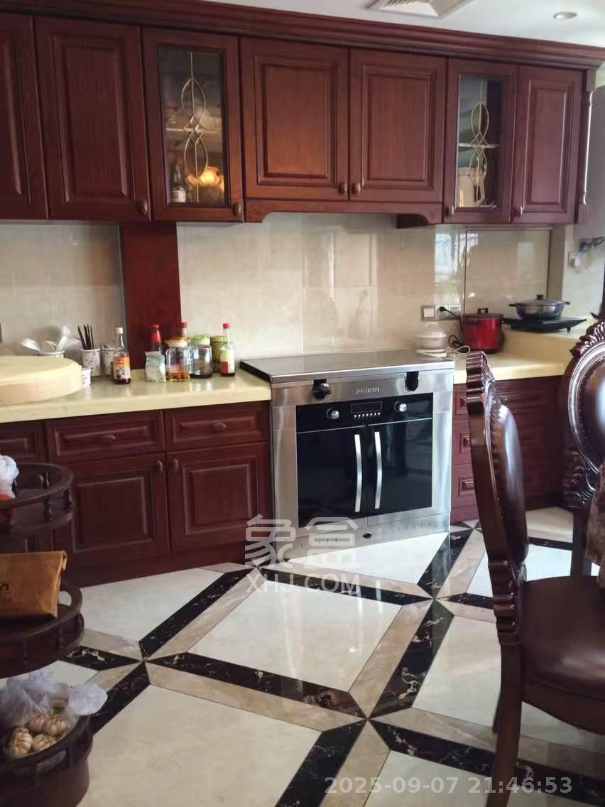 金色山庄  4室2厅2卫    4500.0元/月室内图