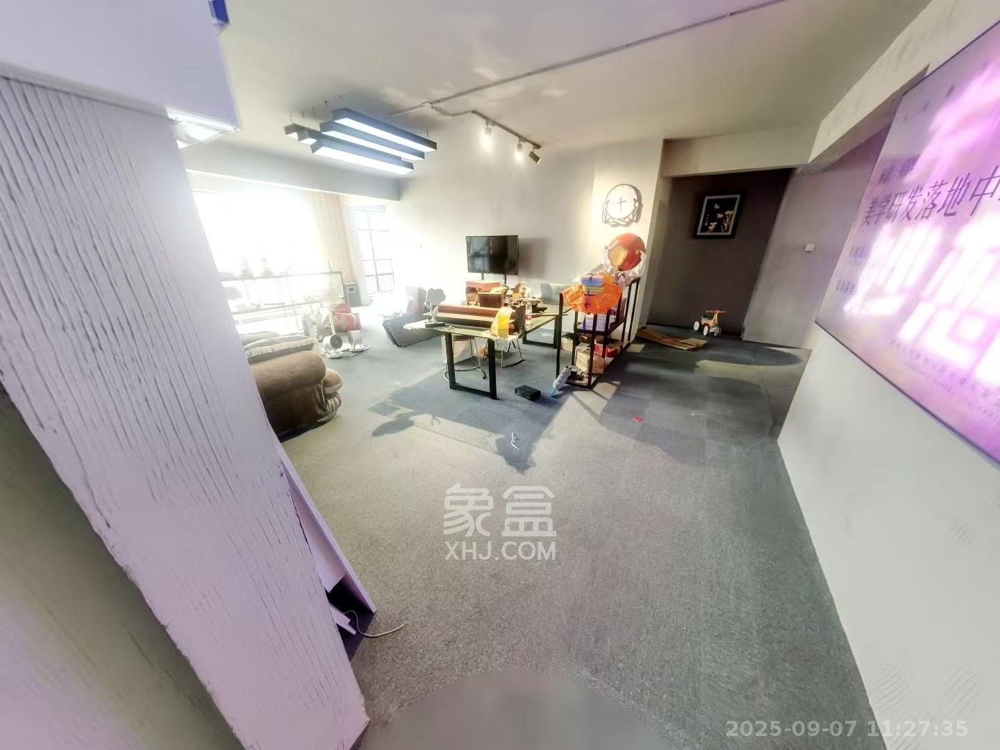 盛隆佳园 4室2厅2卫 2800.0元/月 盛隆佳园 4室2厅2卫 2800.0元/月室内图