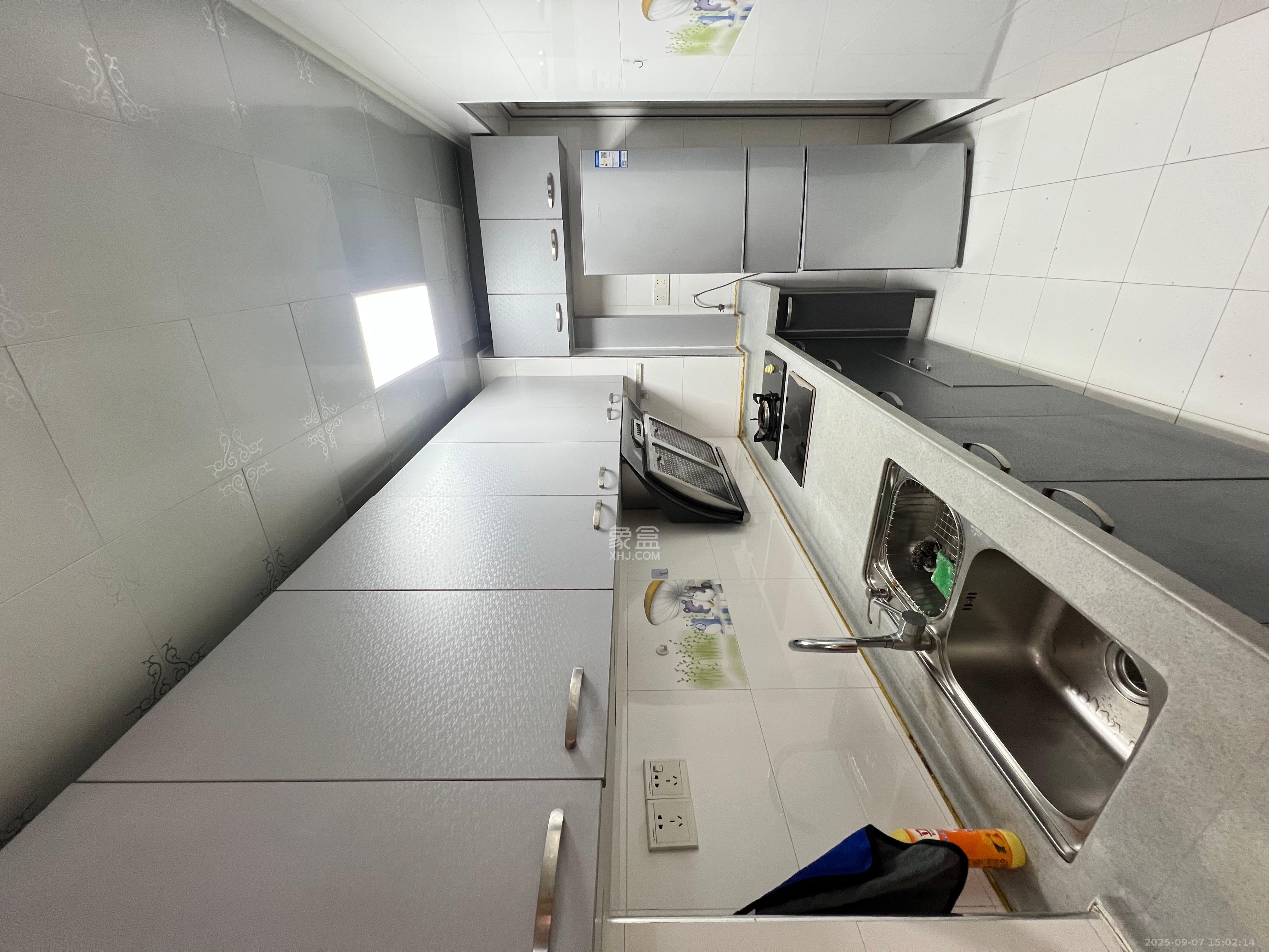 山水华景 3室2厅1卫 2100.0元/月 山水华景 3室2厅1卫 2100.0元/月室内图