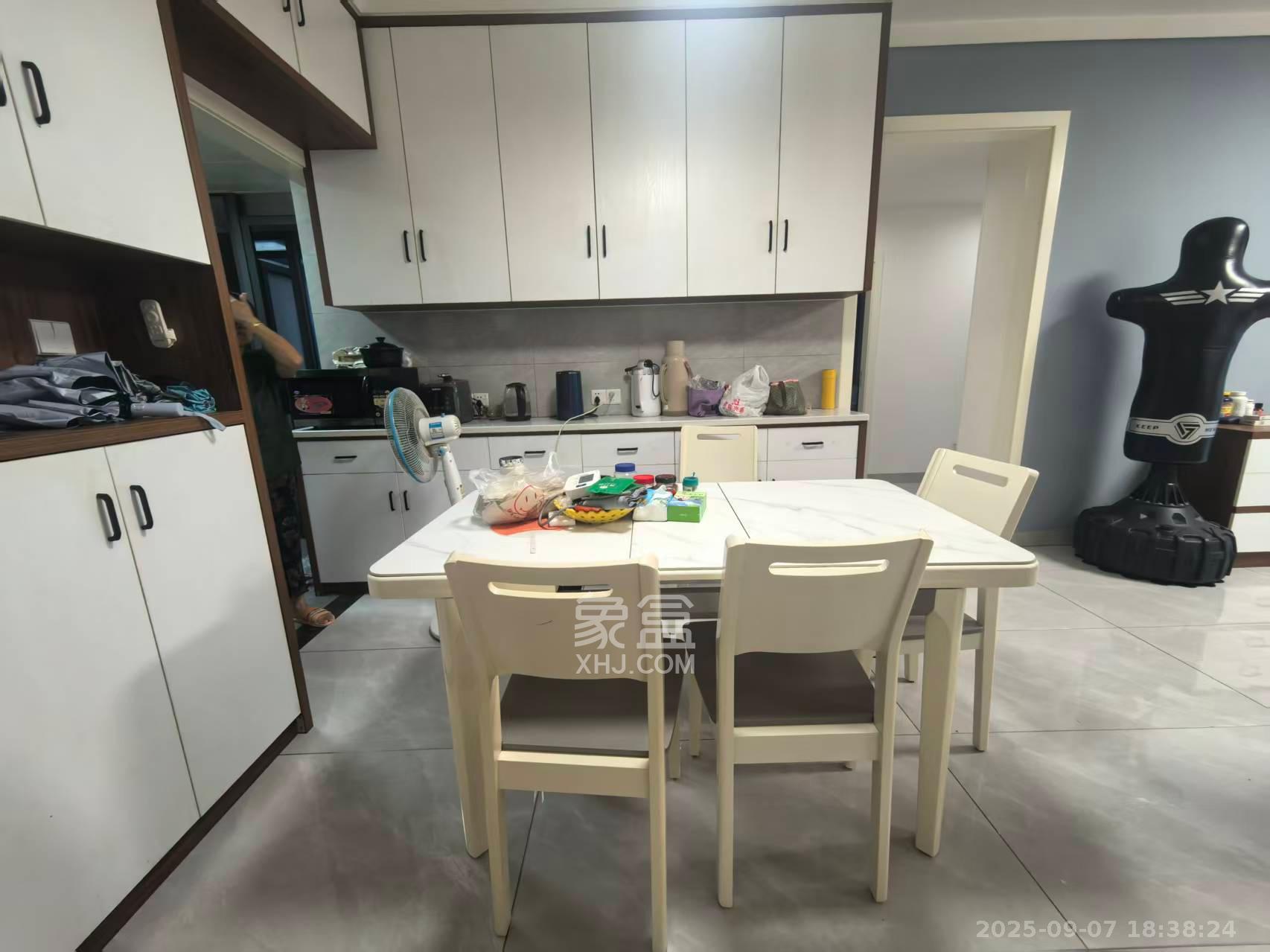 中建梅溪湖中心  3室2厅2卫    3800.0元/月 中建梅溪湖中心  3室2厅2卫    3800.0元/月室内图