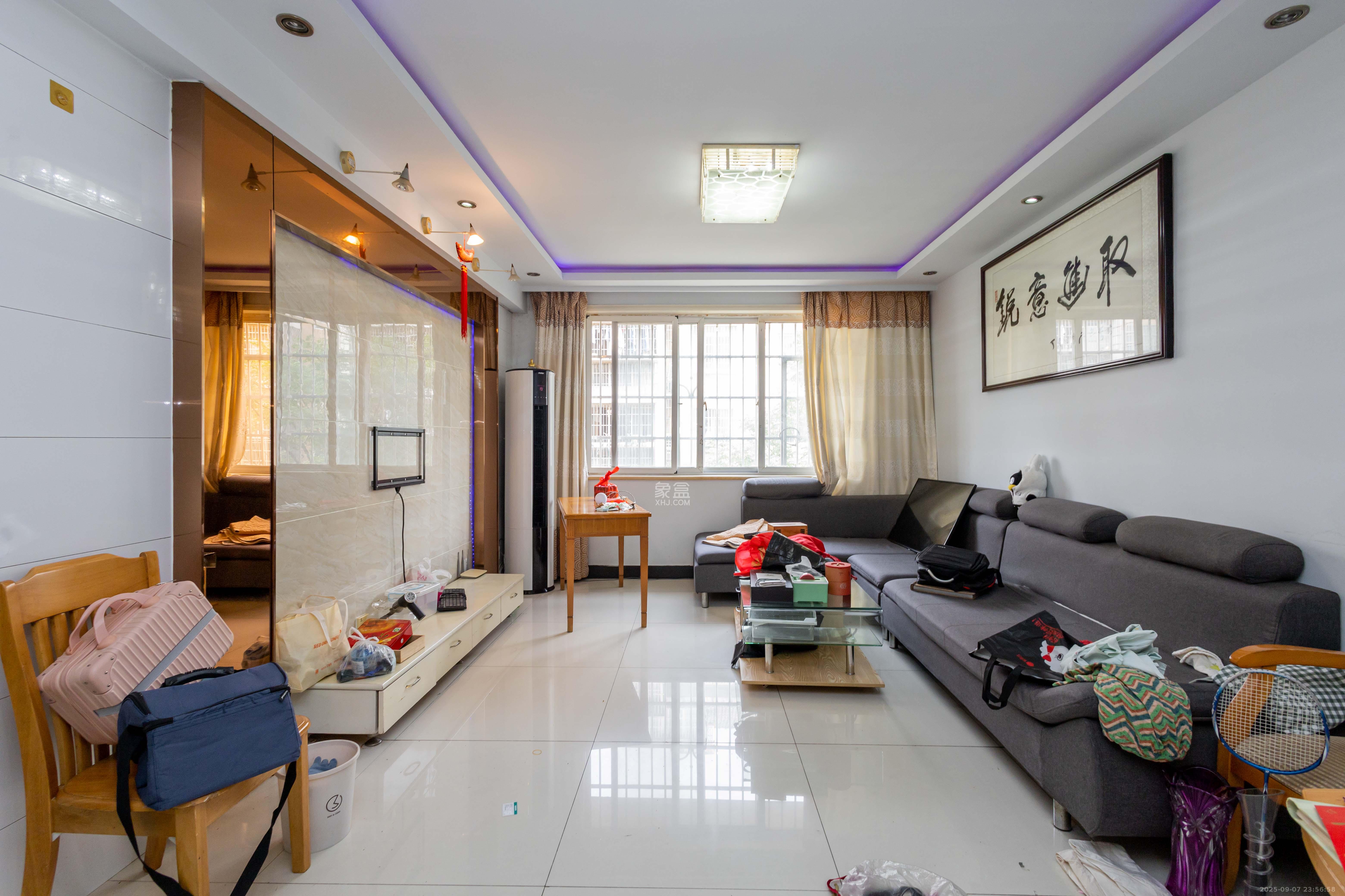 东岸锦城(东方人家) 3室2厅1卫 55.0万 东岸锦城(东方人家) 3室2厅1卫 55.0万客厅