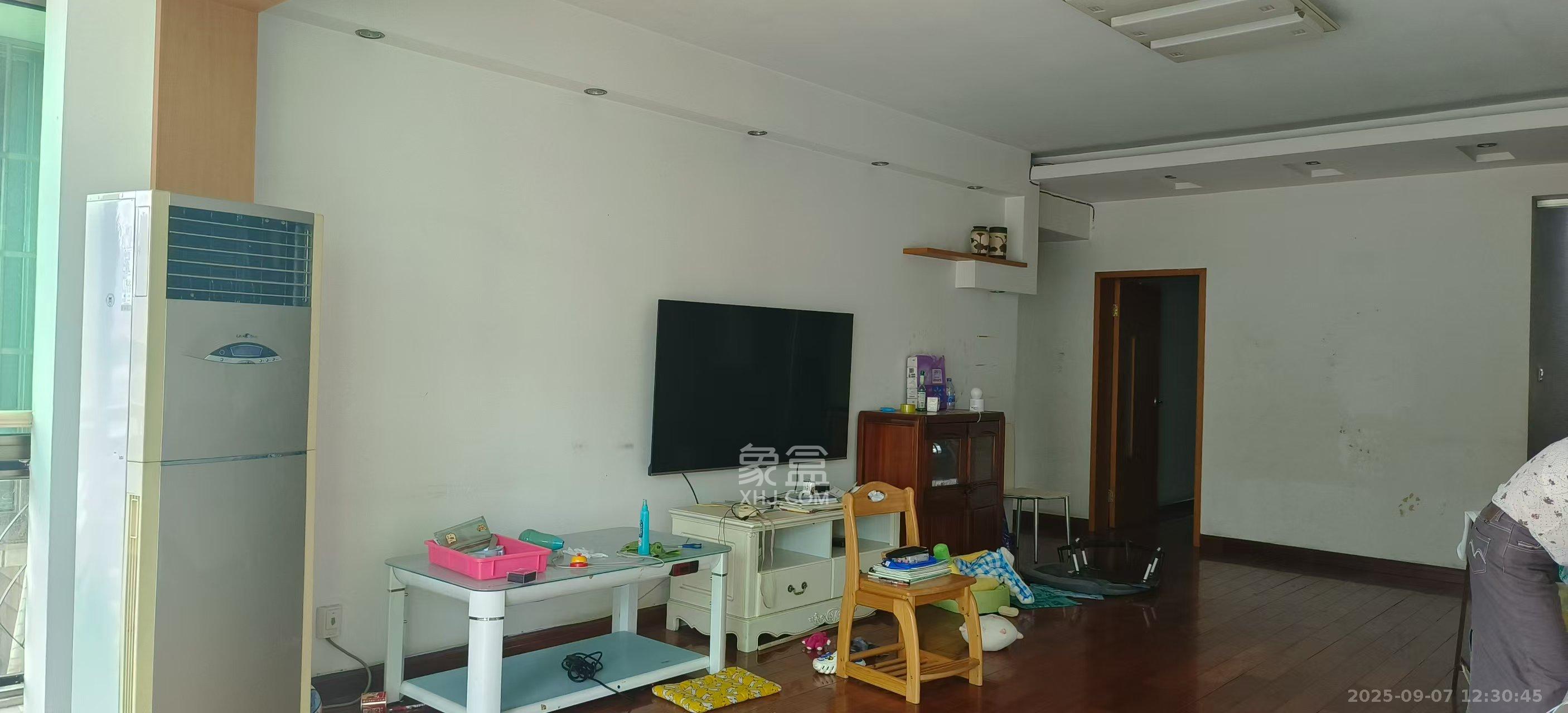 宏轩花苑  3室2厅2卫    2800.0元/月 宏轩花苑  3室2厅2卫    2800.0元/月室内图