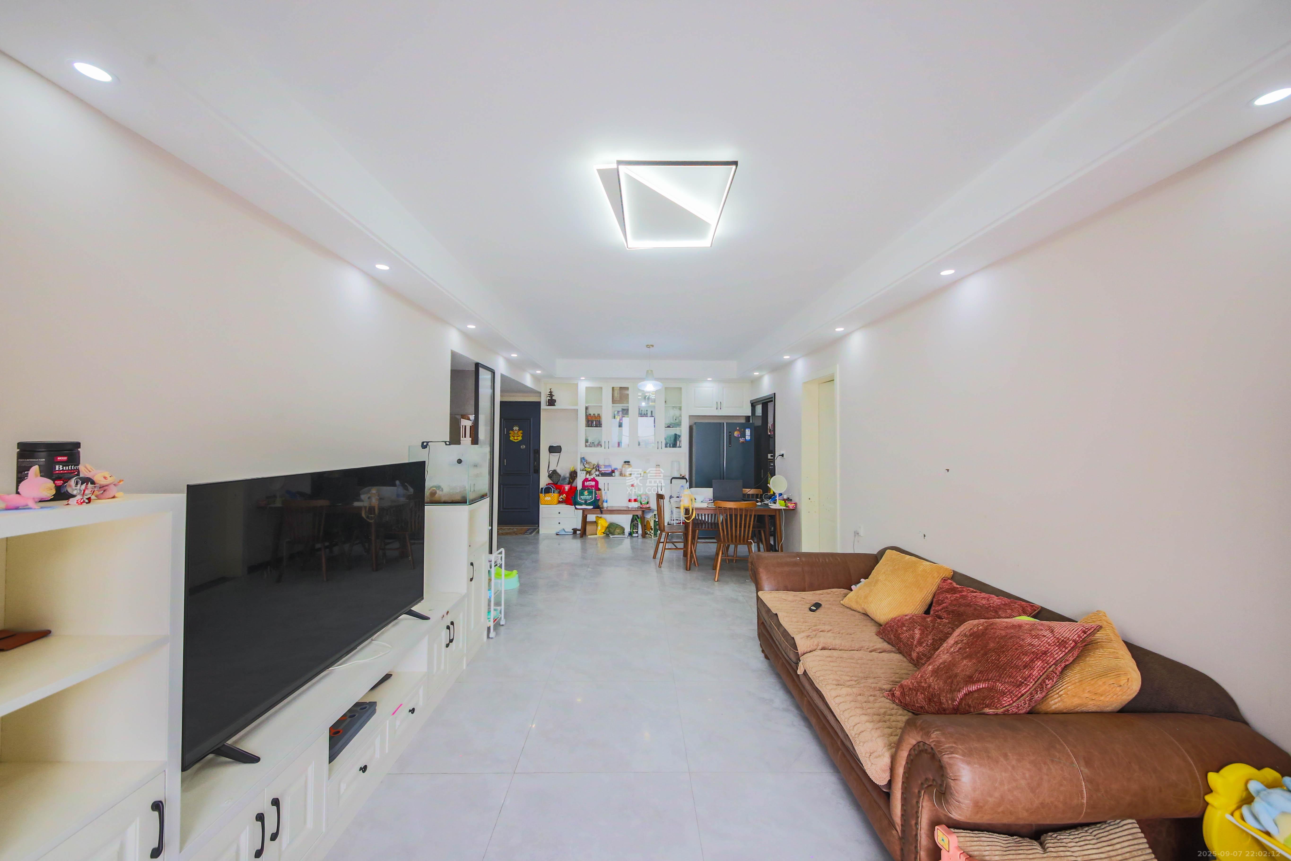 龙湖春江悦茗  3室2厅2卫    125.8万 龙湖春江悦茗  3室2厅2卫    125.8万客厅