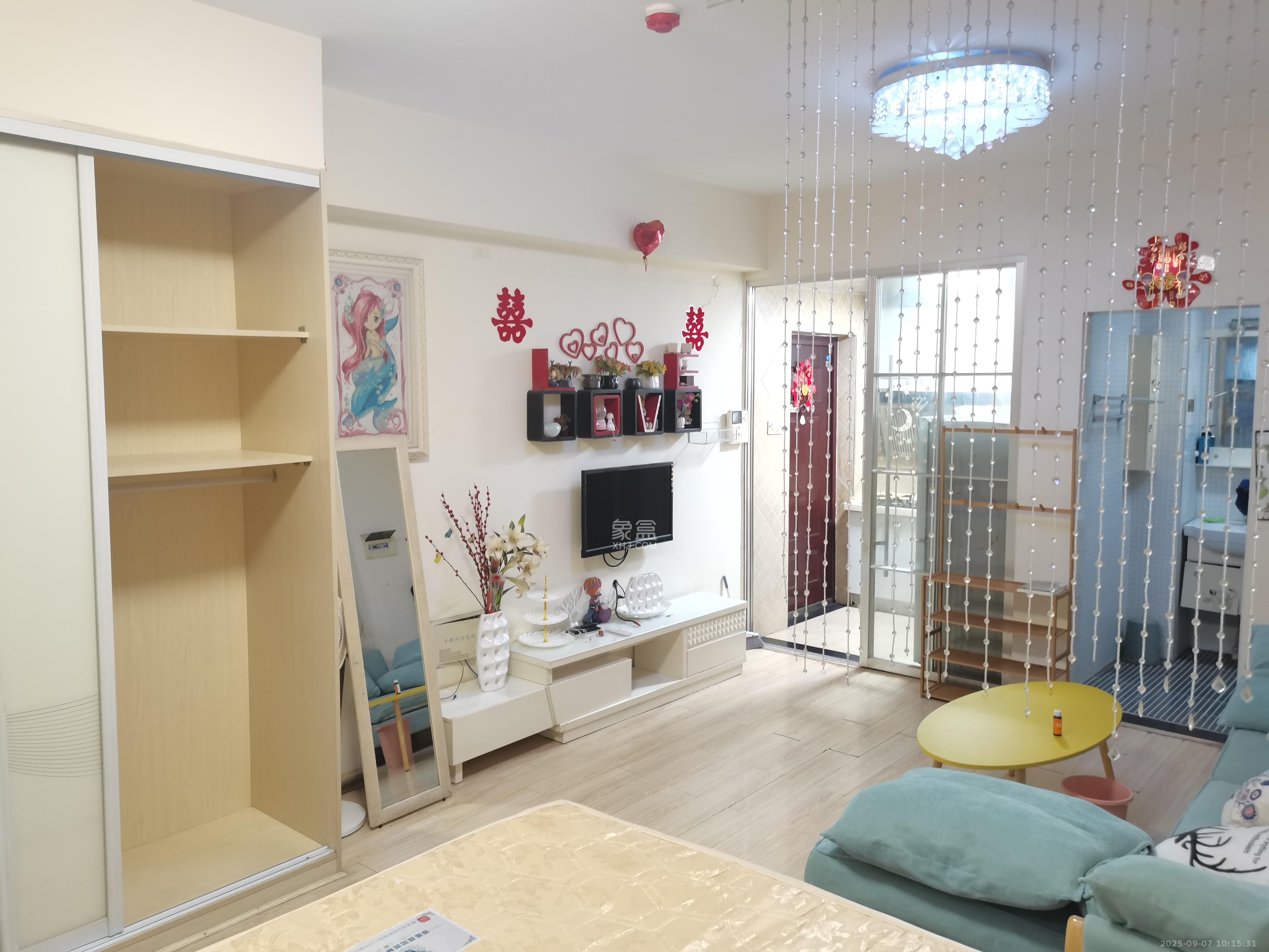 尊邸华庭  1室1厅1卫   1700.00元/月室内图1