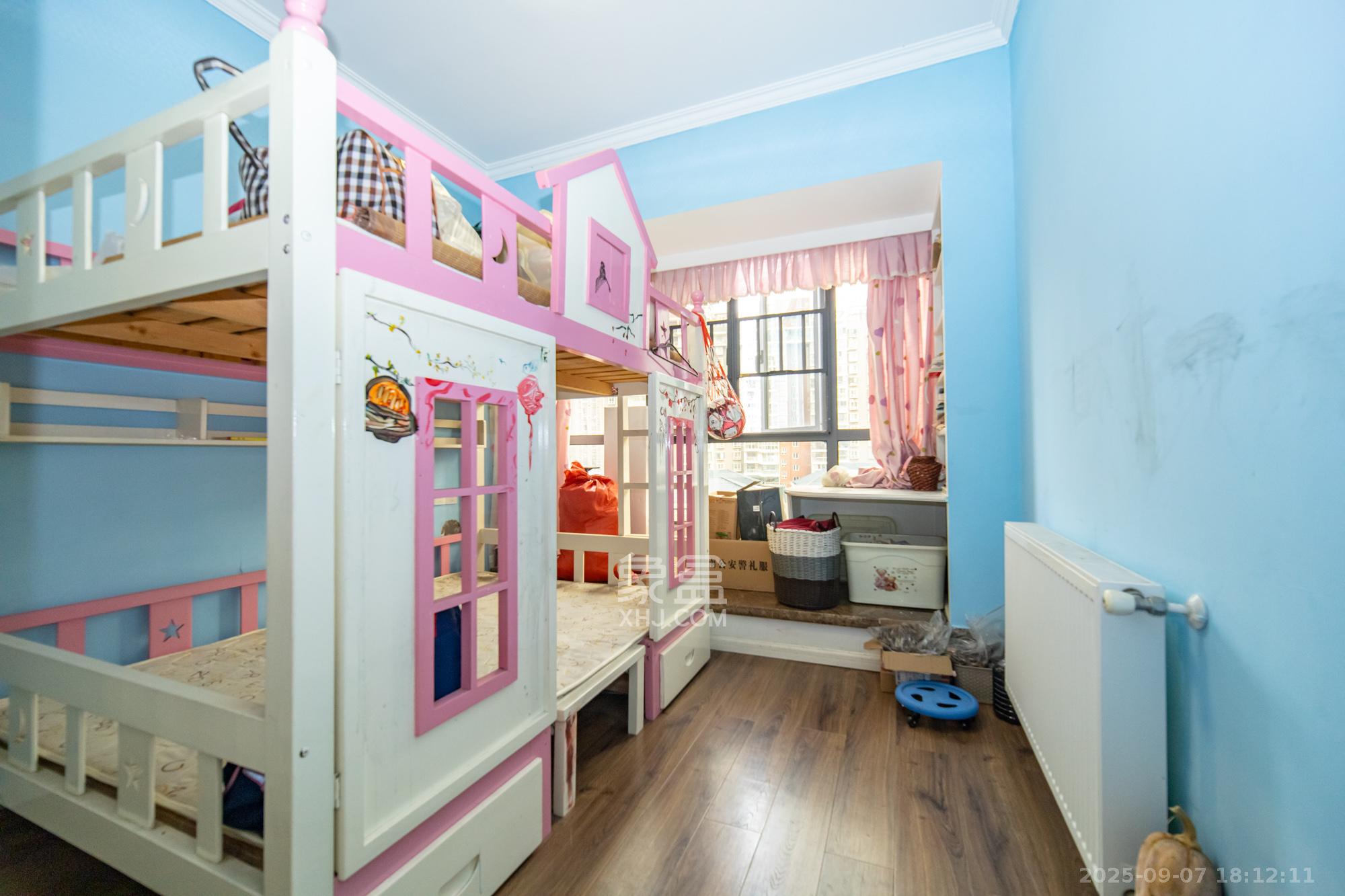 恒基凯旋门一二期  5室2厅2卫    158.0万 恒基凯旋门一二期  5室2厅2卫    158.0万卧室