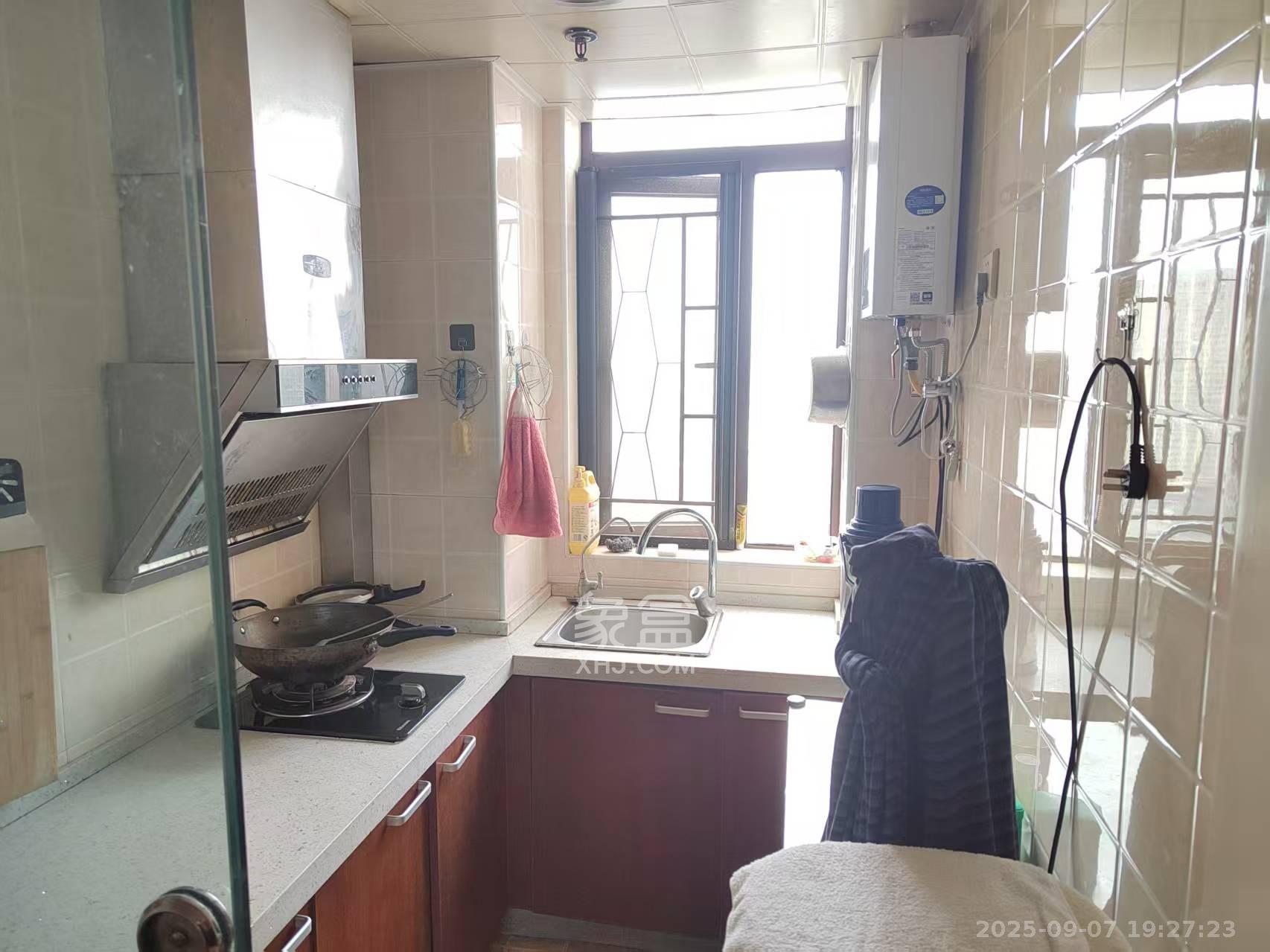 水岸世景  2室1厅1卫    1600.0元/月室内图