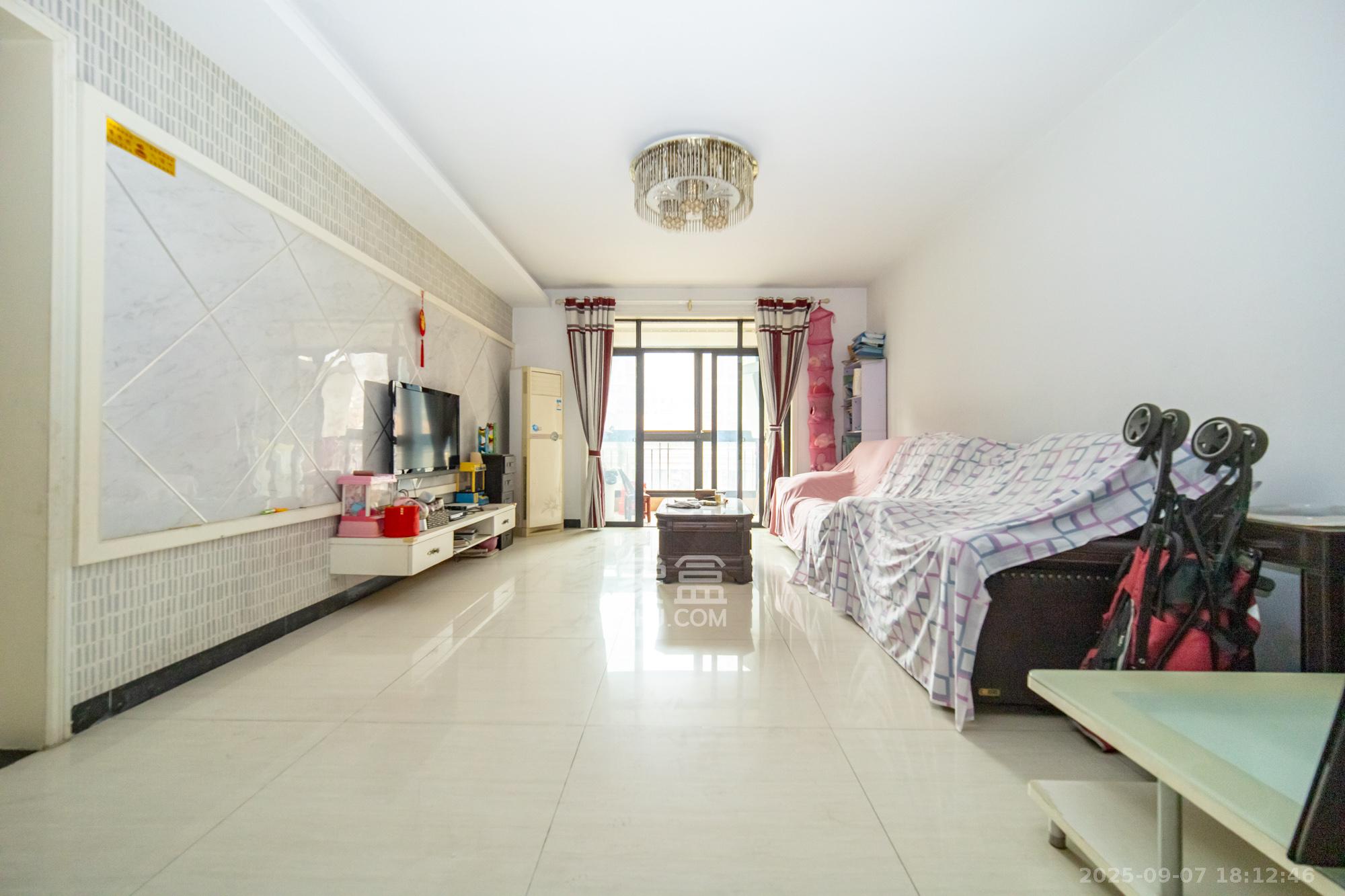 华润凤凰城一期 3室2厅1卫 80.0万 华润凤凰城一期 3室2厅1卫 80.0万客厅