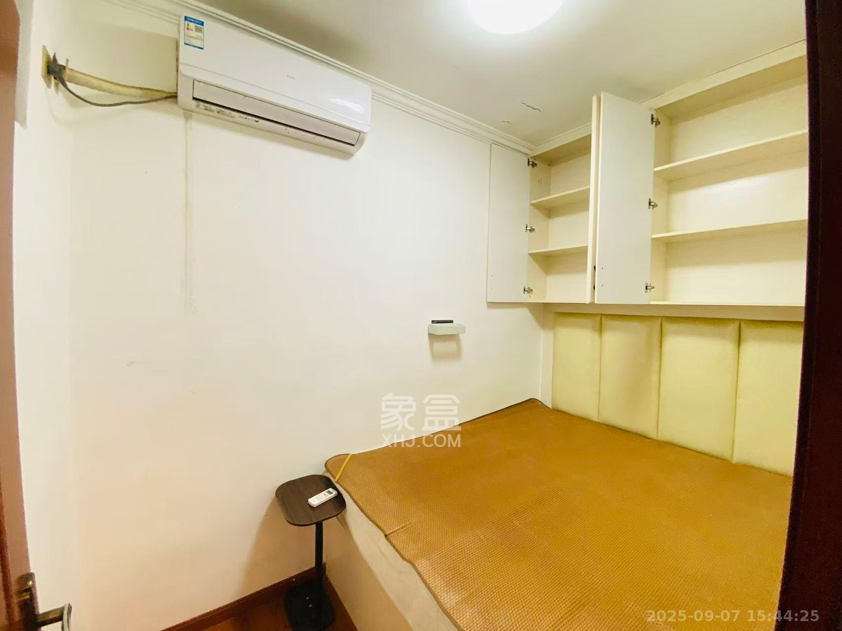 席草田散盘 3室1厅1卫 2180.0元/月 席草田散盘 3室1厅1卫 2180.0元/月室内图