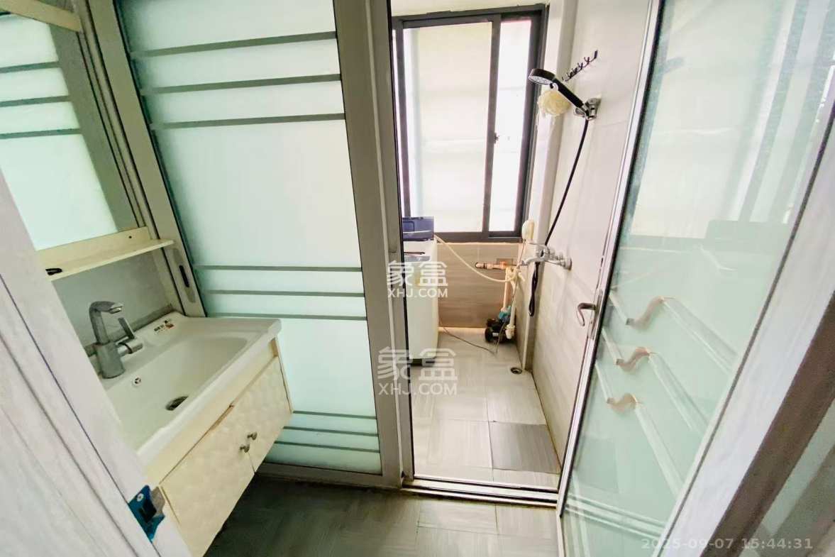 席草田散盘 3室1厅1卫 2180.0元/月 席草田散盘 3室1厅1卫 2180.0元/月室内图