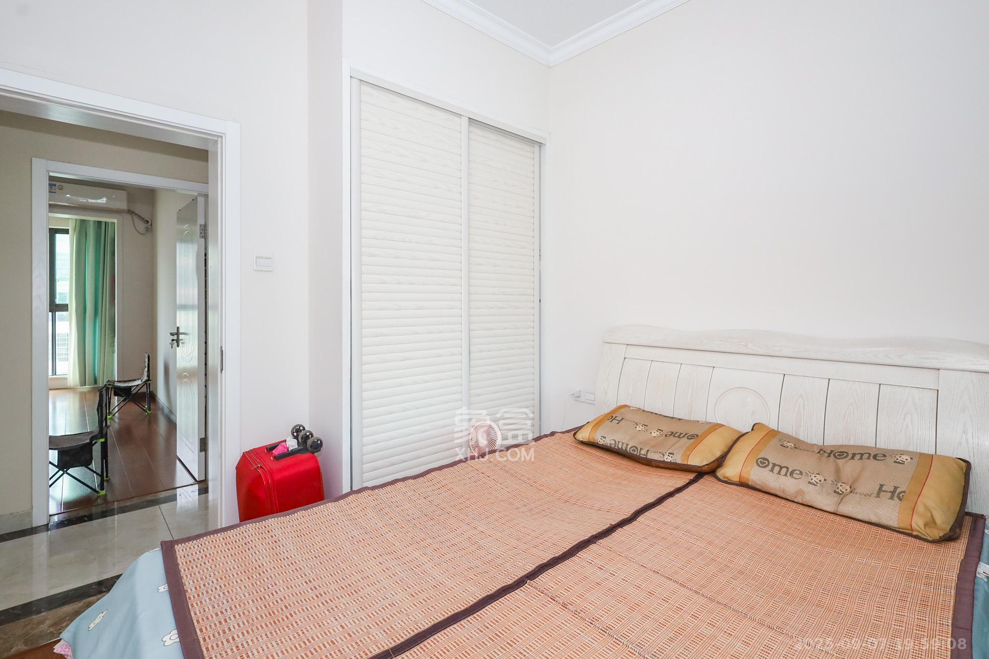 滨江一号(丰泰花园) 3室2厅2卫 129.0万 滨江一号(丰泰花园) 3室2厅2卫 129.0万卧室