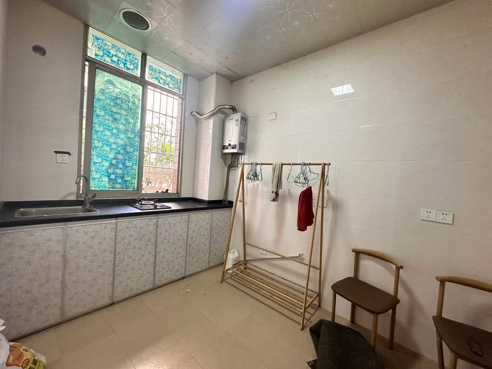 进步亚泰  5室2厅1卫    2000.0元/月室内图