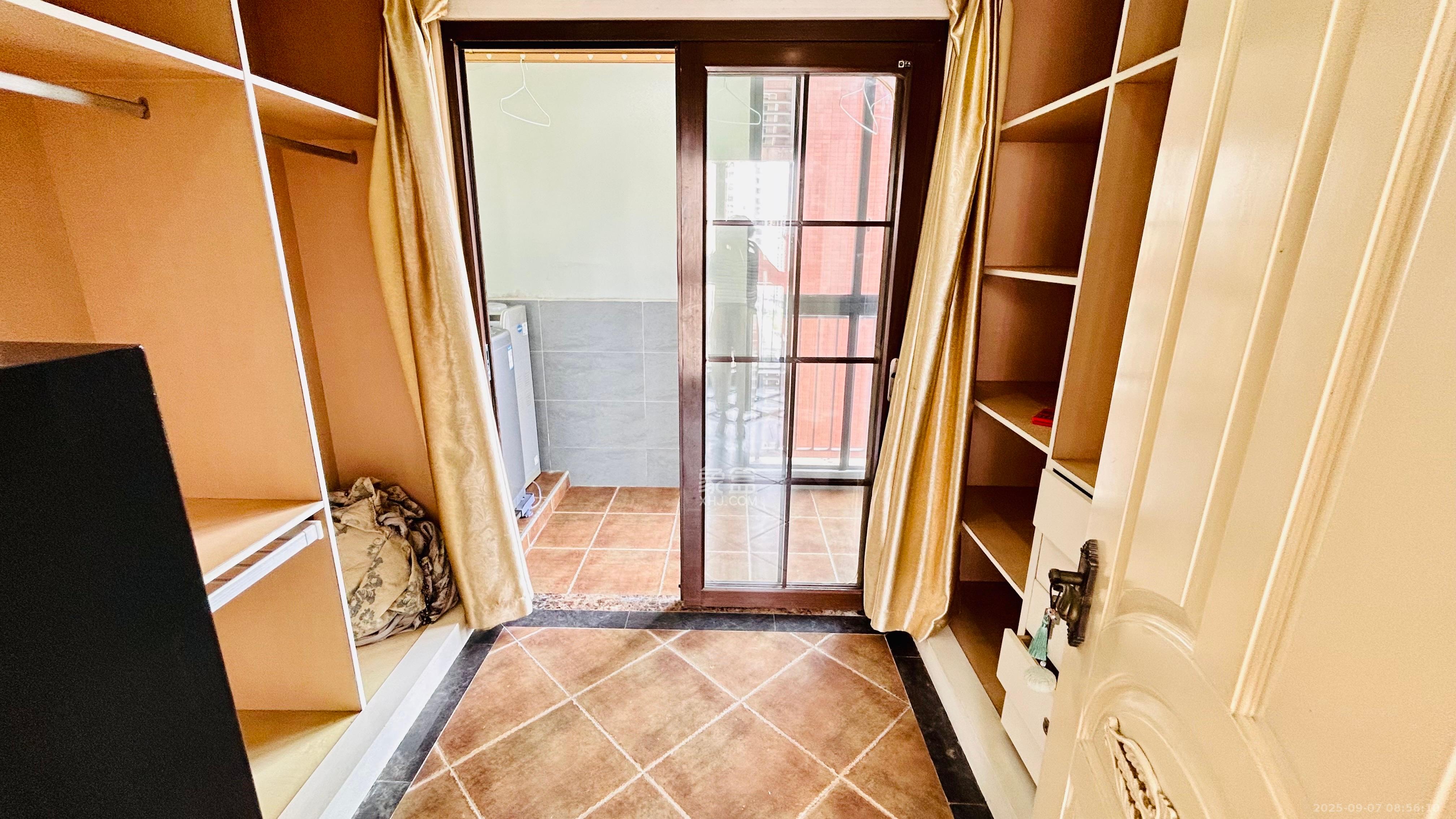 华润凤凰城二期  3室1厅2卫    2300.0元/月室内图