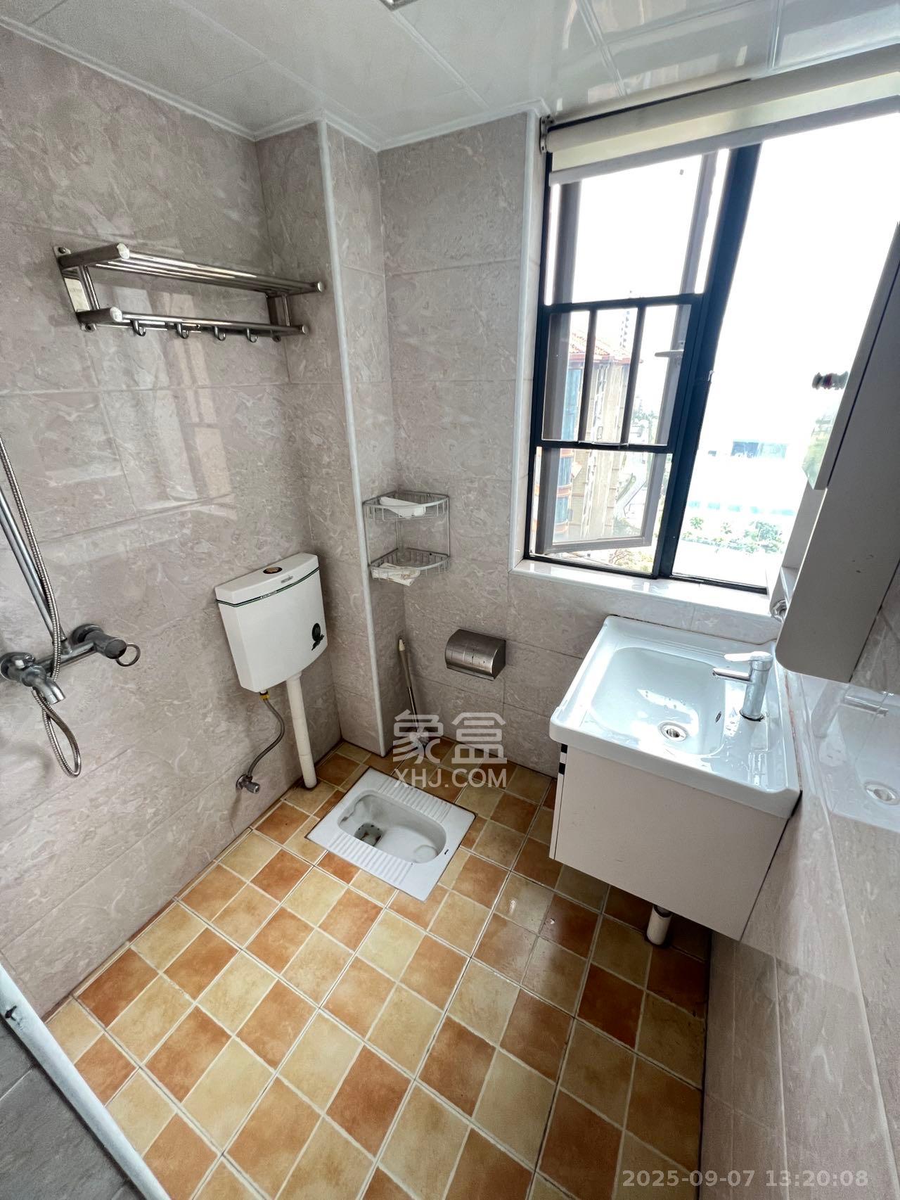 富春山 3室2厅2卫 2500.0元/月 富春山 3室2厅2卫 2500.0元/月室内图